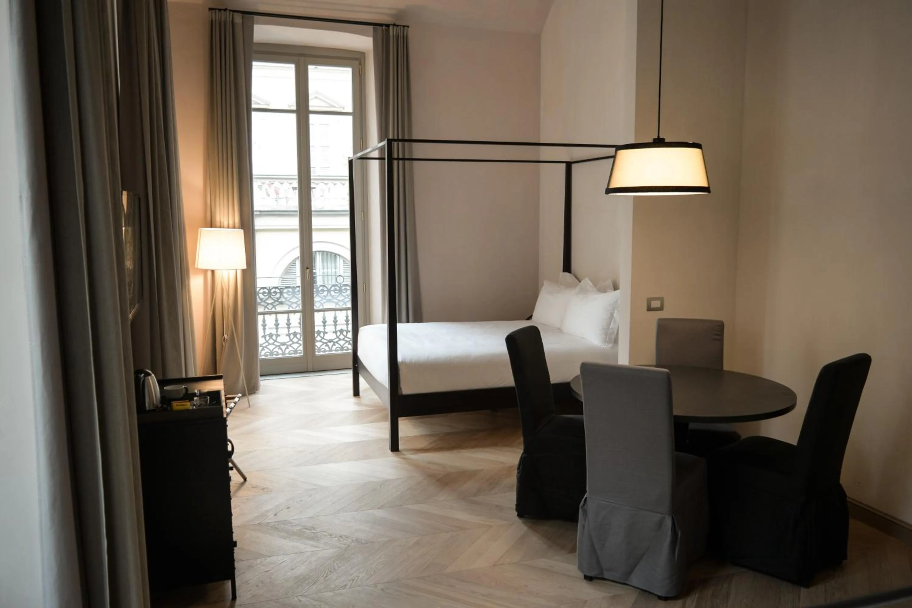 Photo of the whole room, Bed in Opera35 Boutique Hotel