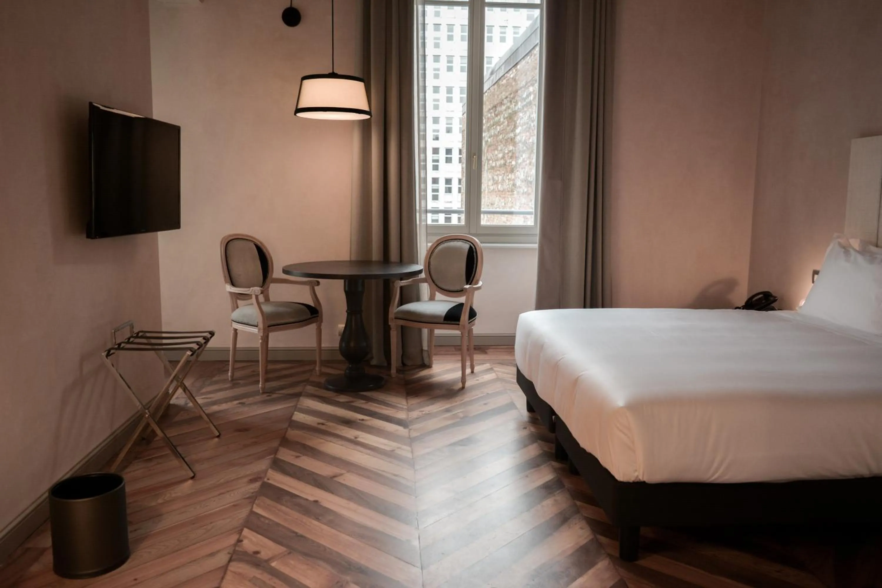 Photo of the whole room, Bed in Opera35 Boutique Hotel