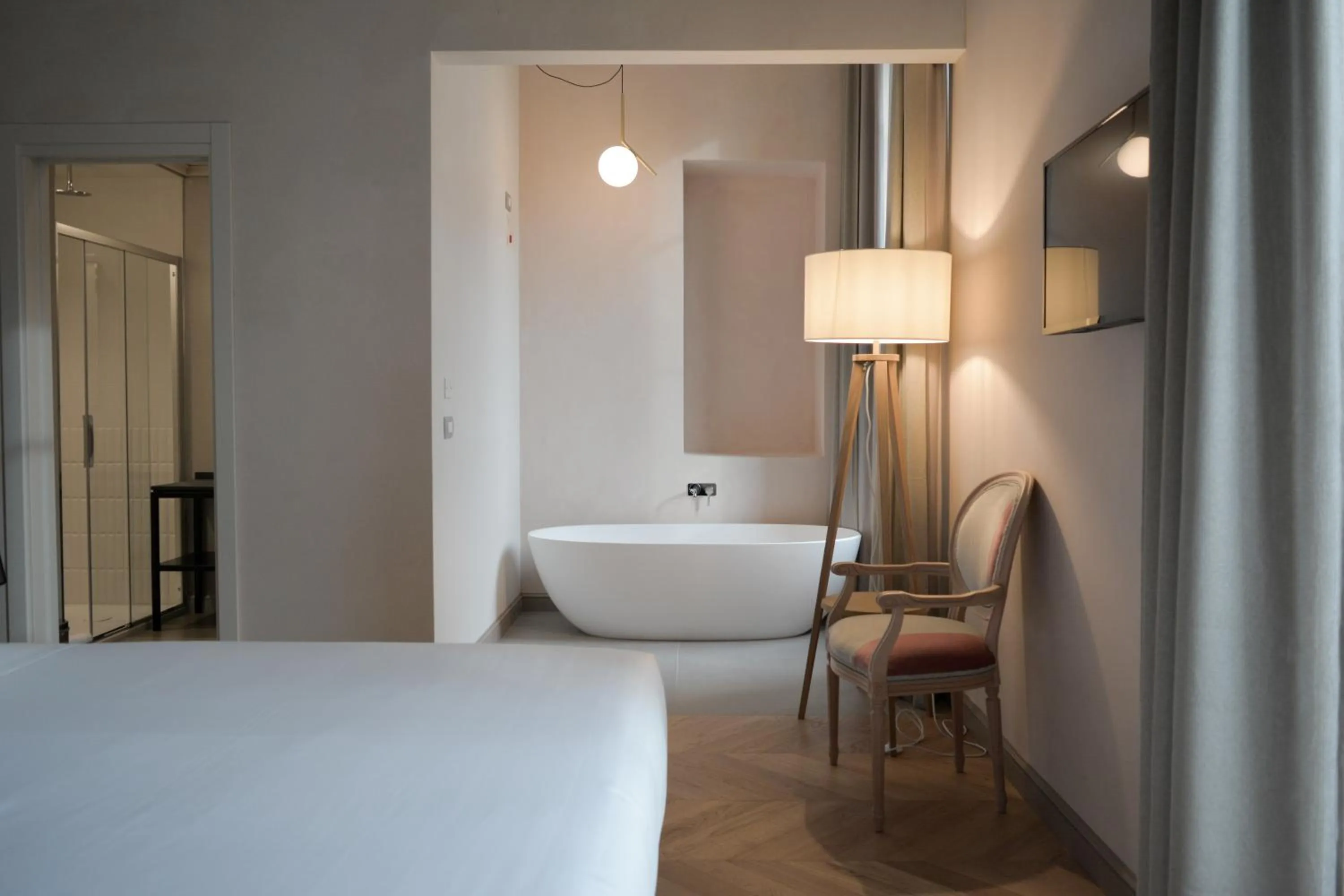 Bathroom, Bed in Opera35 Boutique Hotel