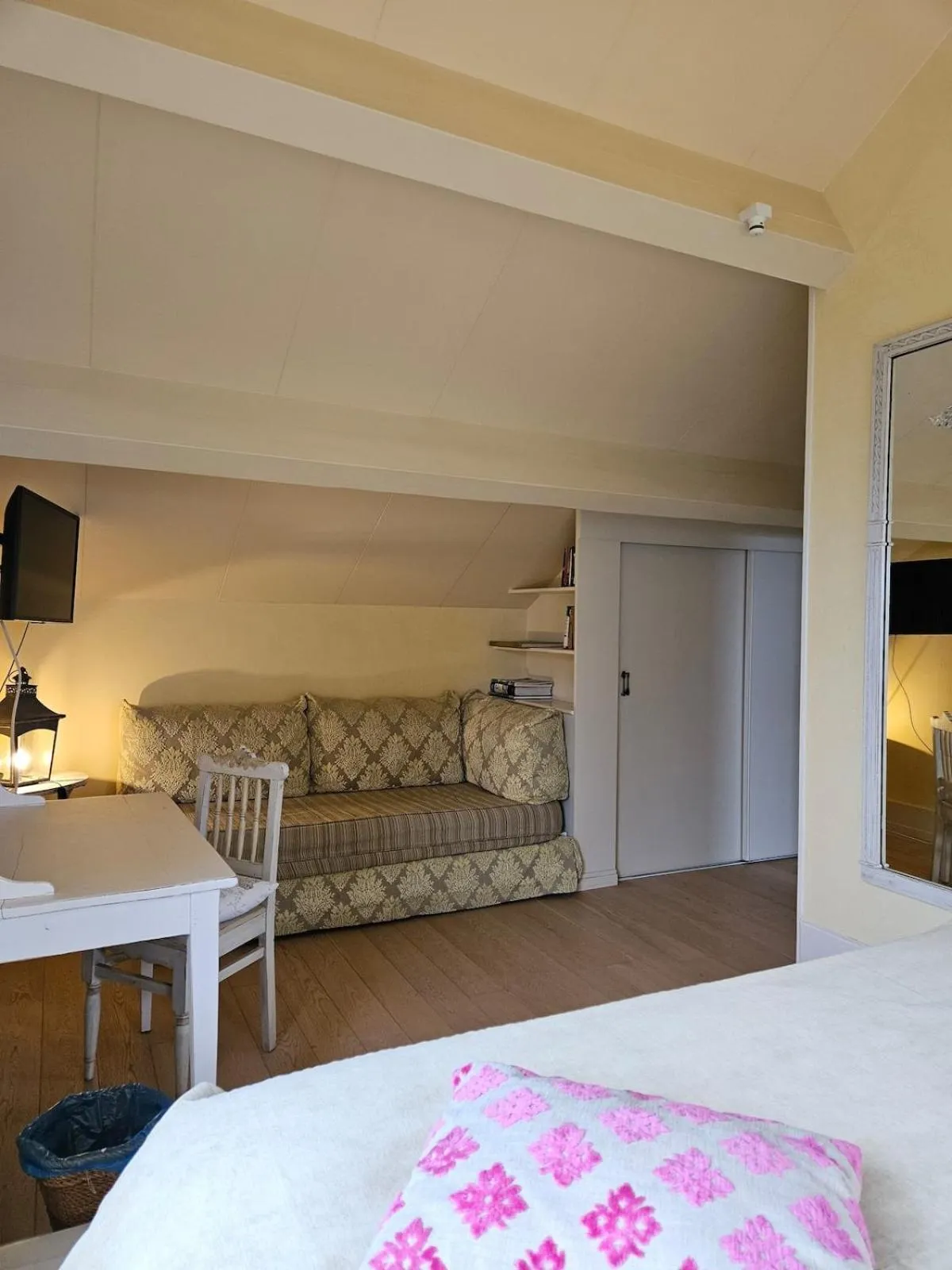 Seating area, Bed in La Terre d'Or