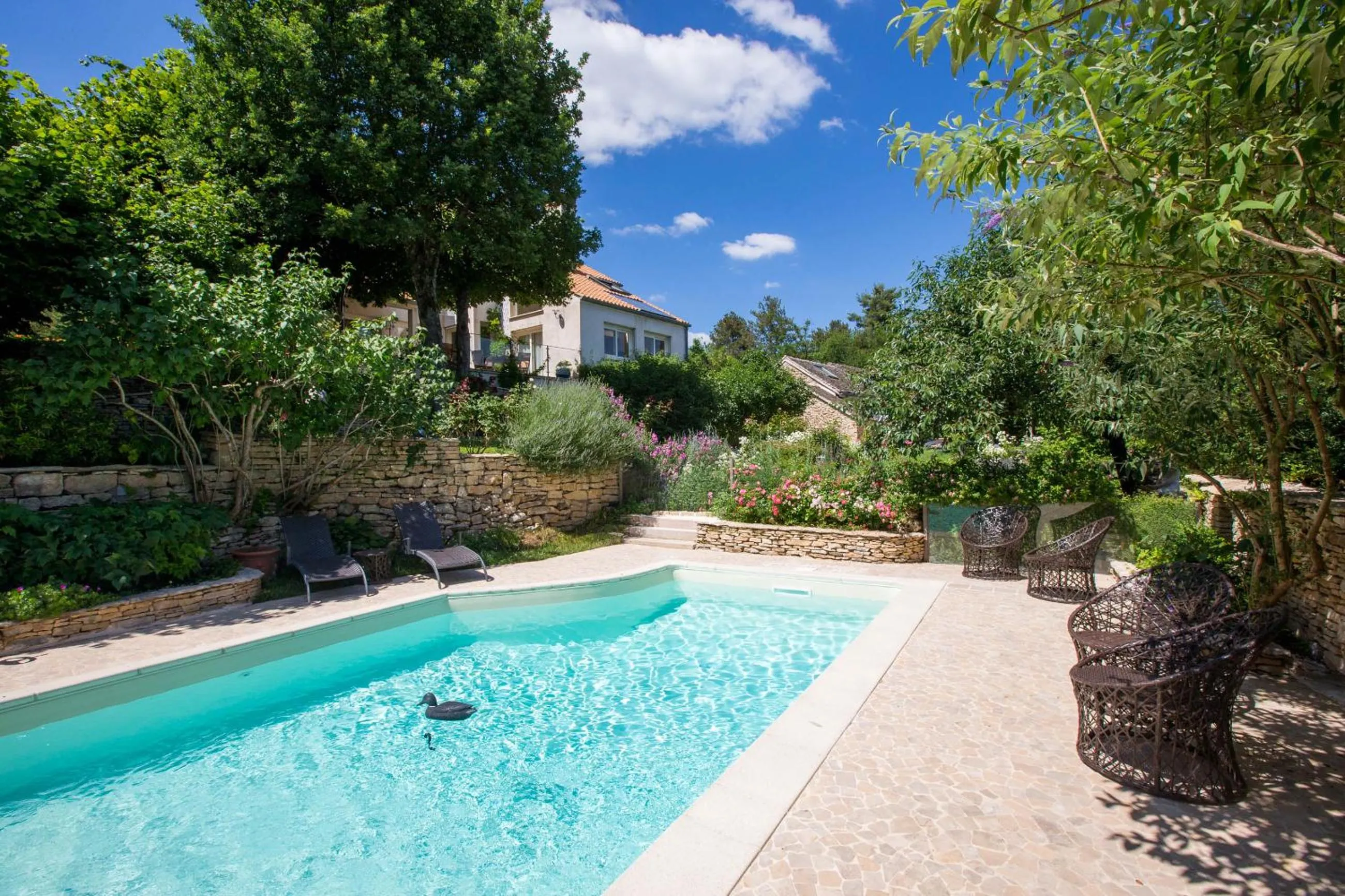 Property building in La Terre d'Or