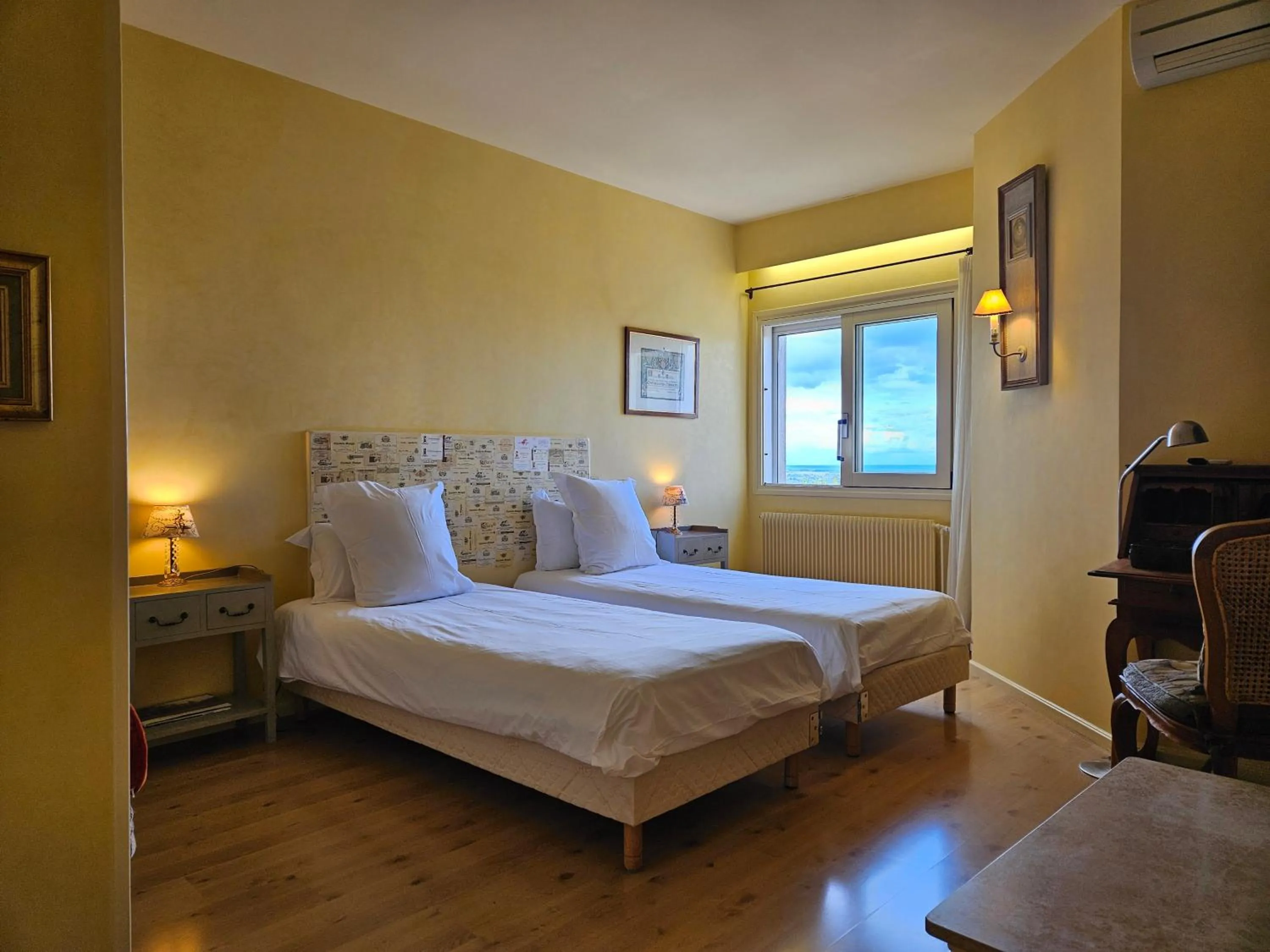 Bedroom, Bed in La Terre d'Or
