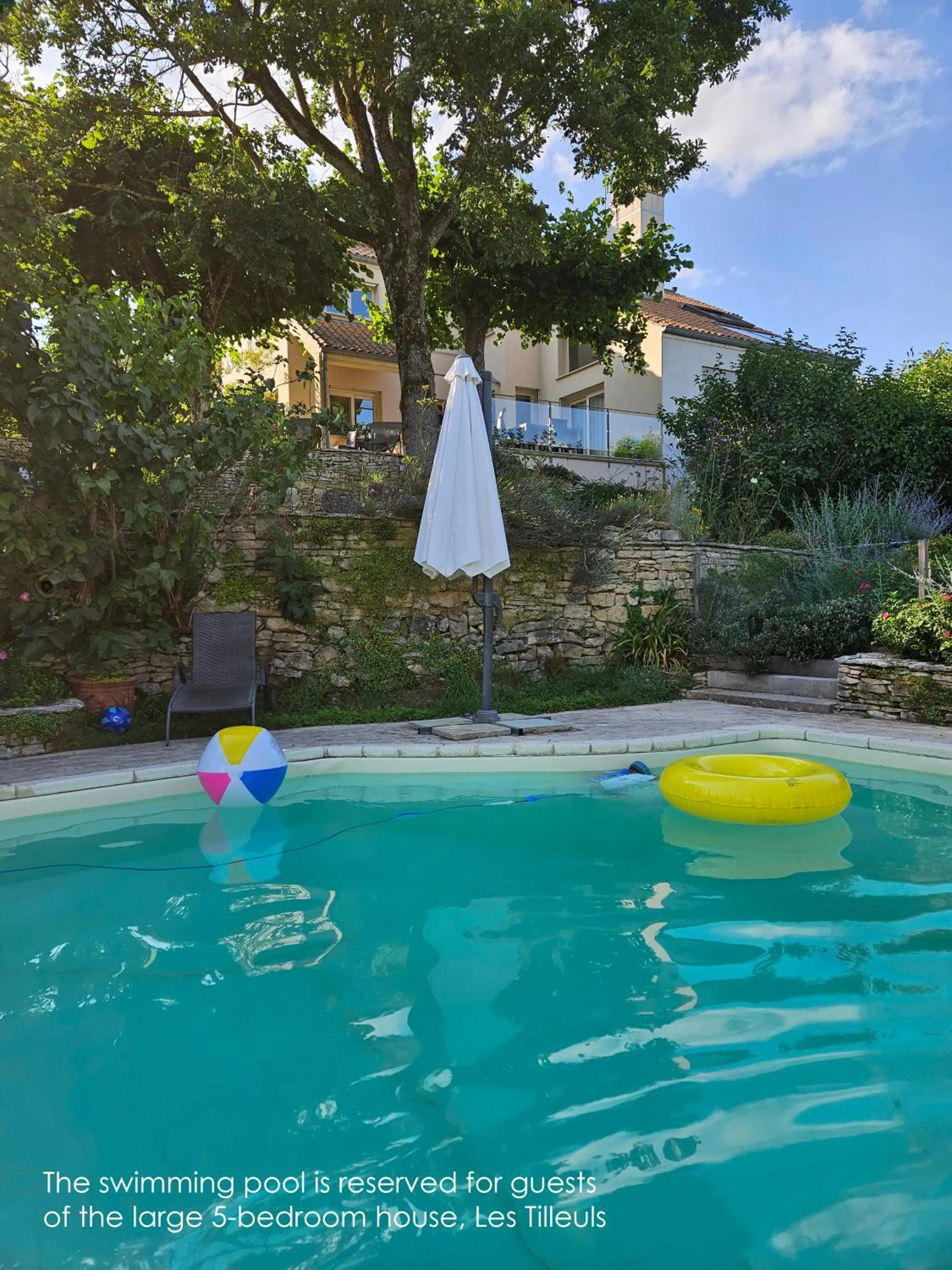 Swimming pool in La Terre d'Or
