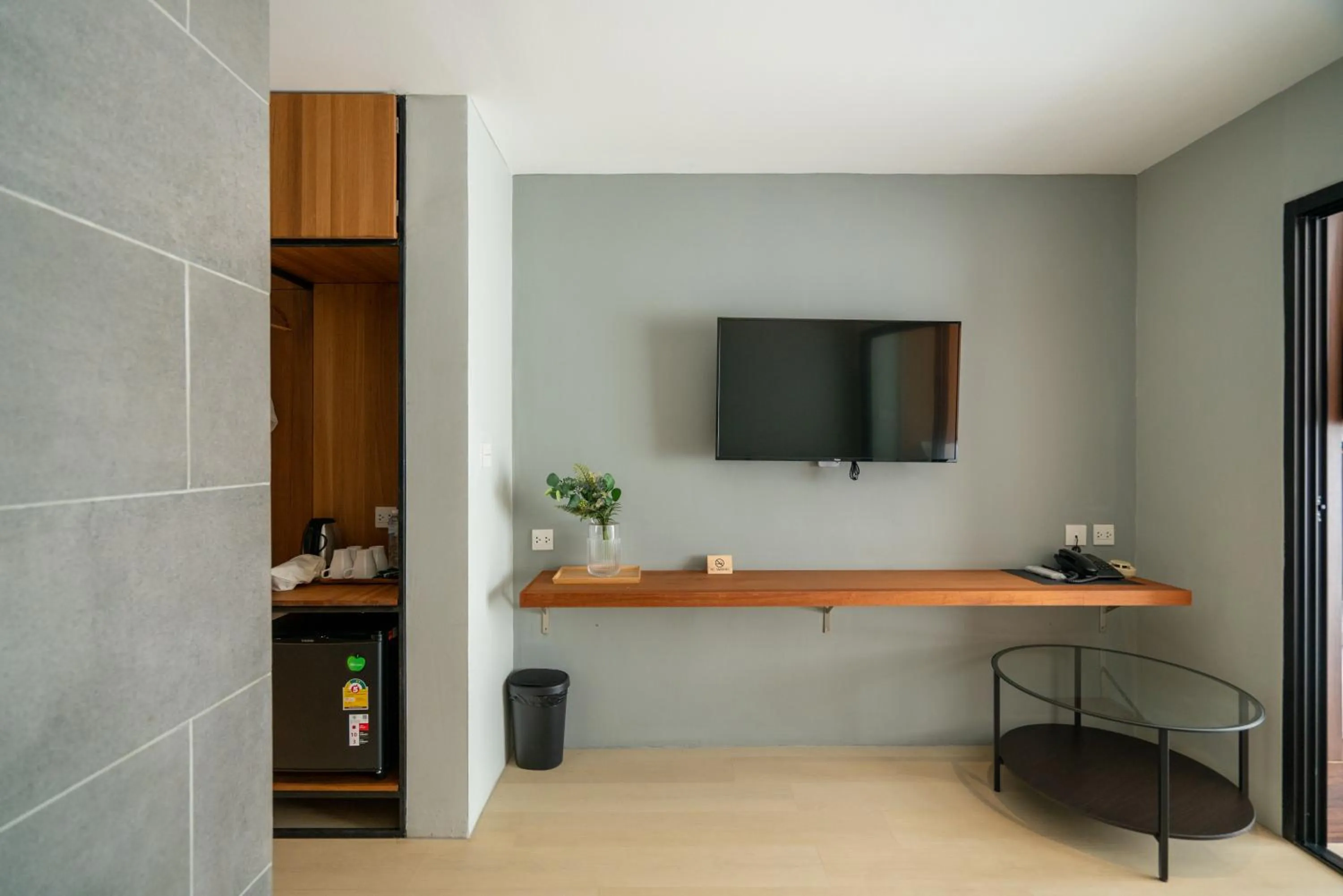 TV and multimedia in Woodstory Boutique Hotel