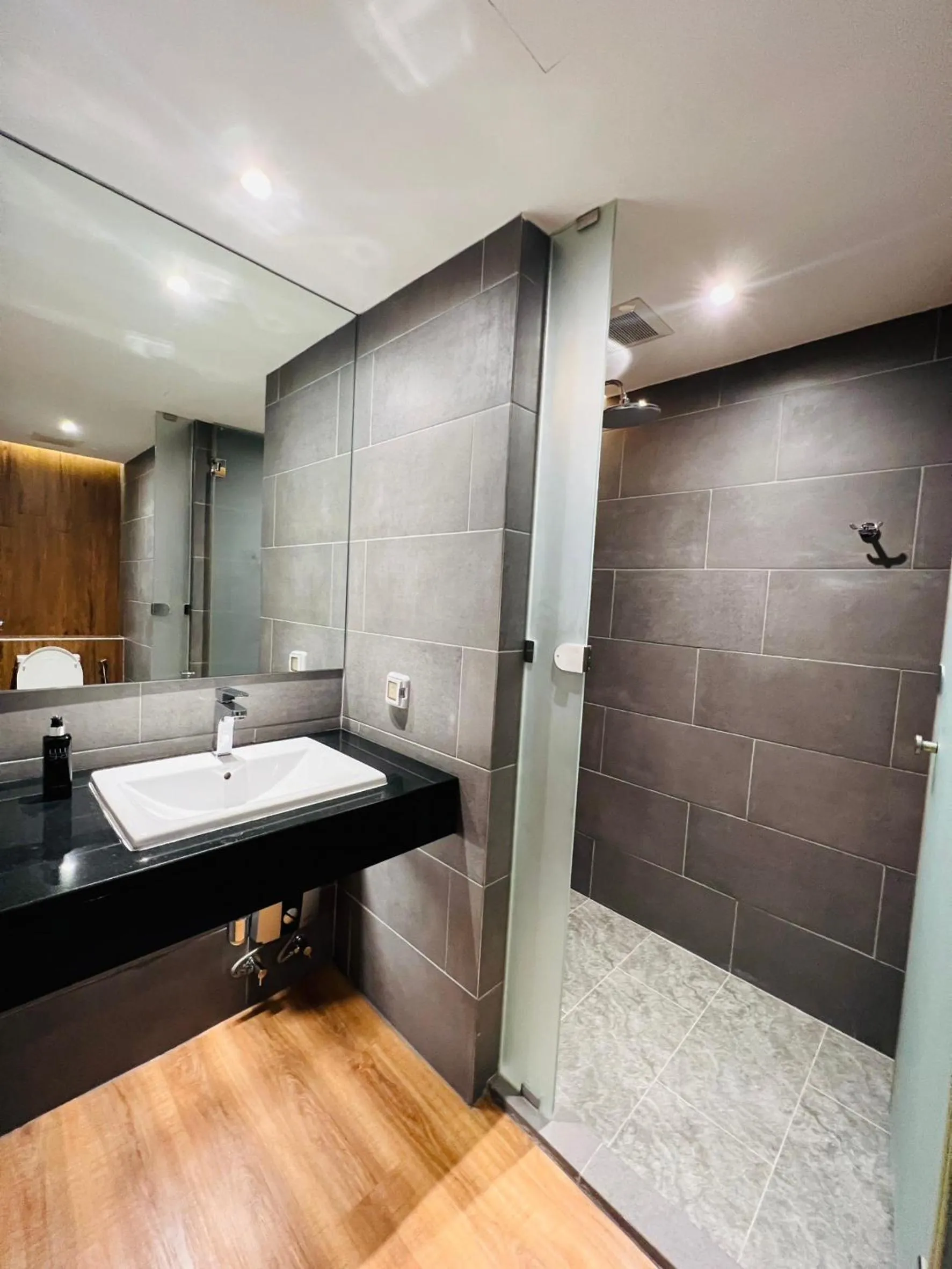 Shower in Woodstory Boutique Hotel