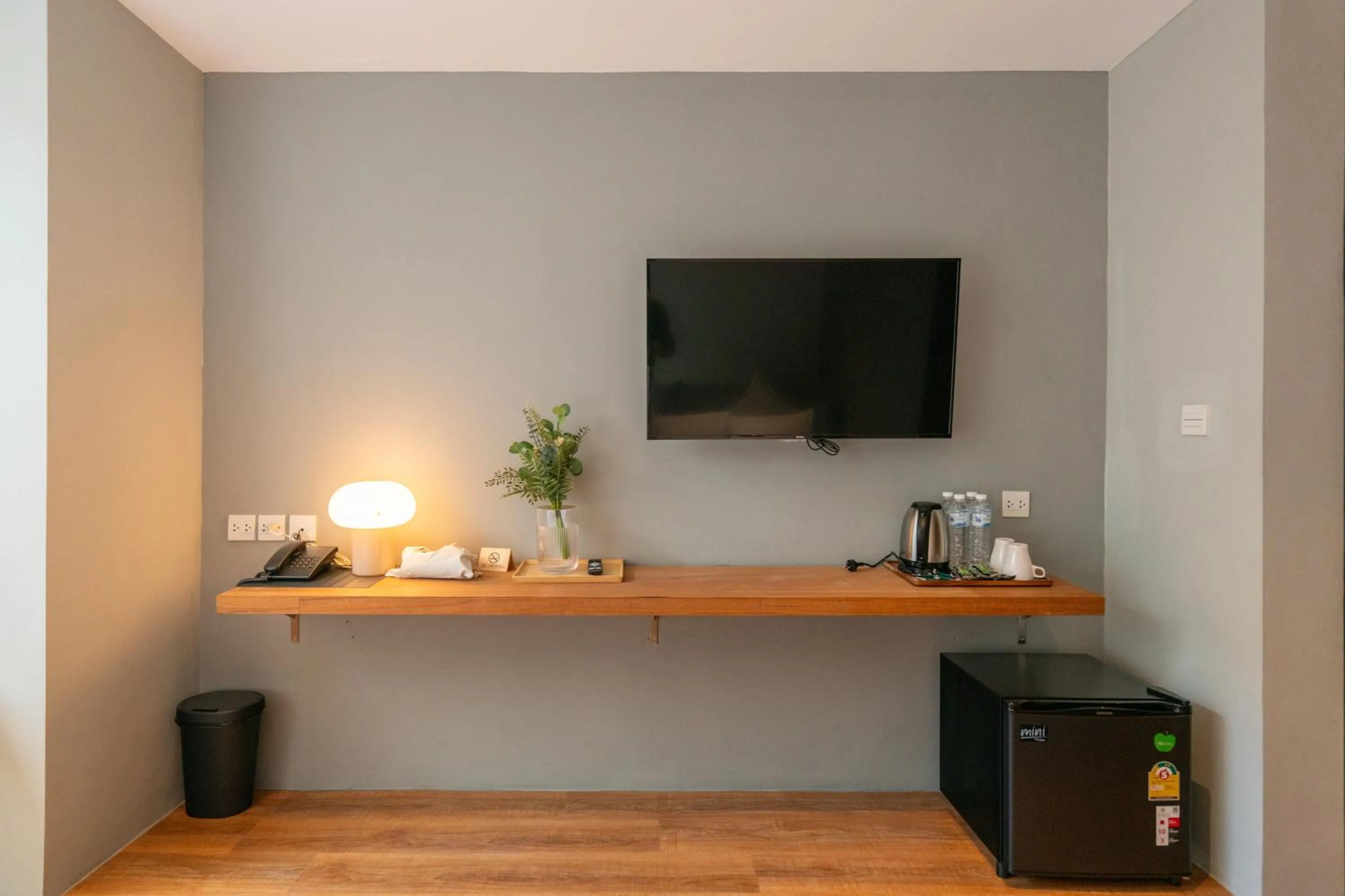 TV and multimedia in Woodstory Boutique Hotel