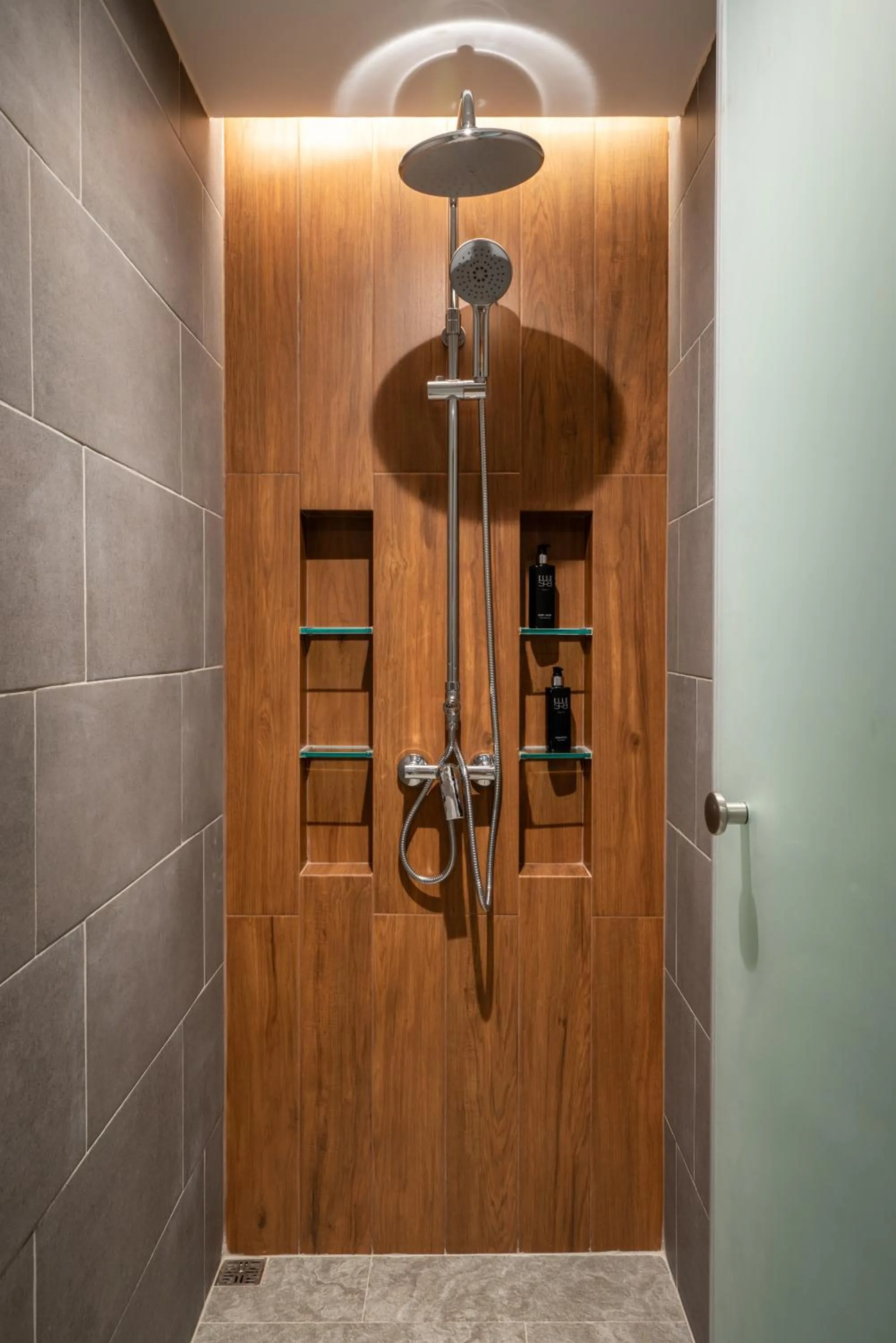 Shower in Woodstory Boutique Hotel