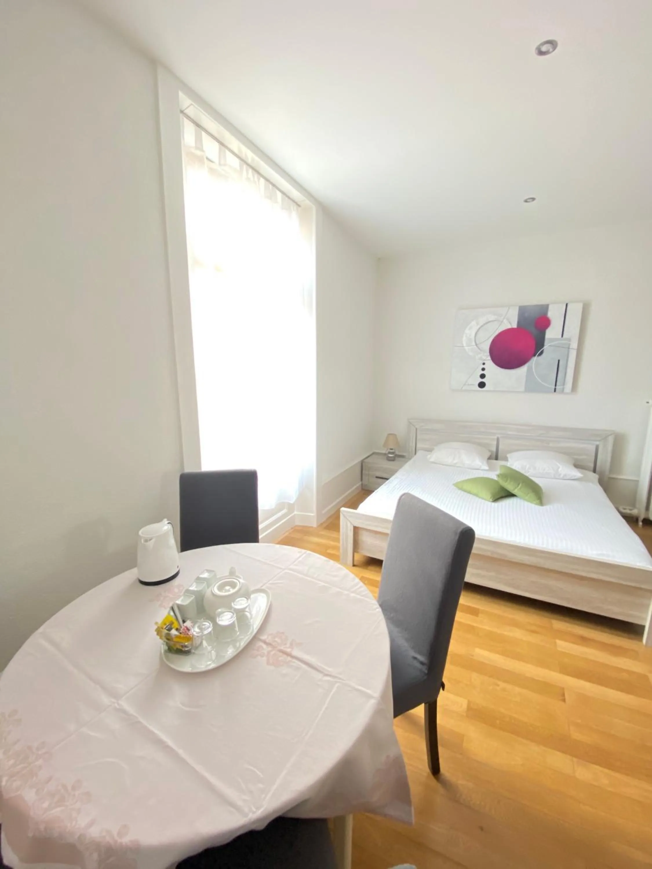 Billiard, Bed in B&B Guest House Du Lac