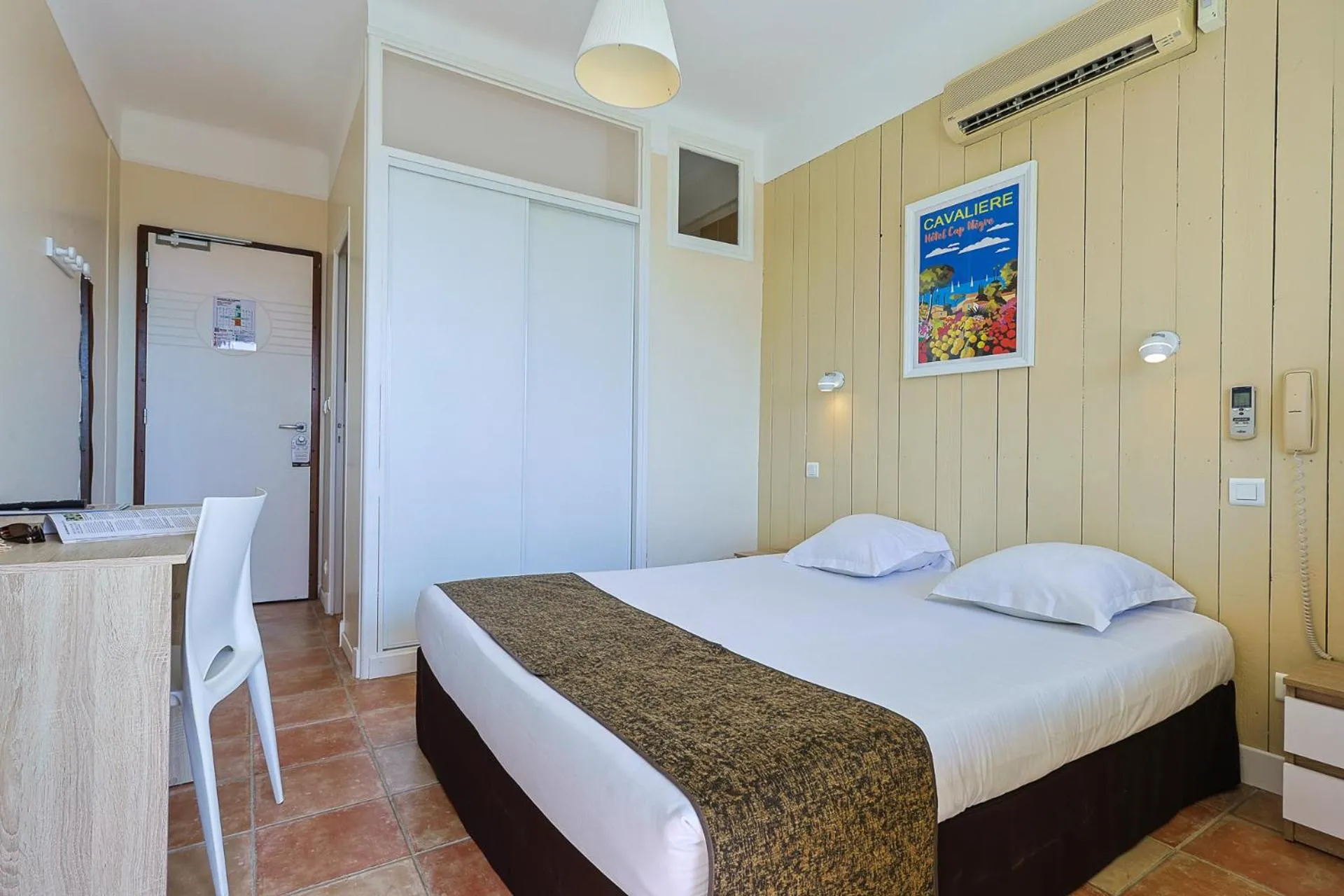 Photo of the whole room, Bed in Cap Nègre Hôtel