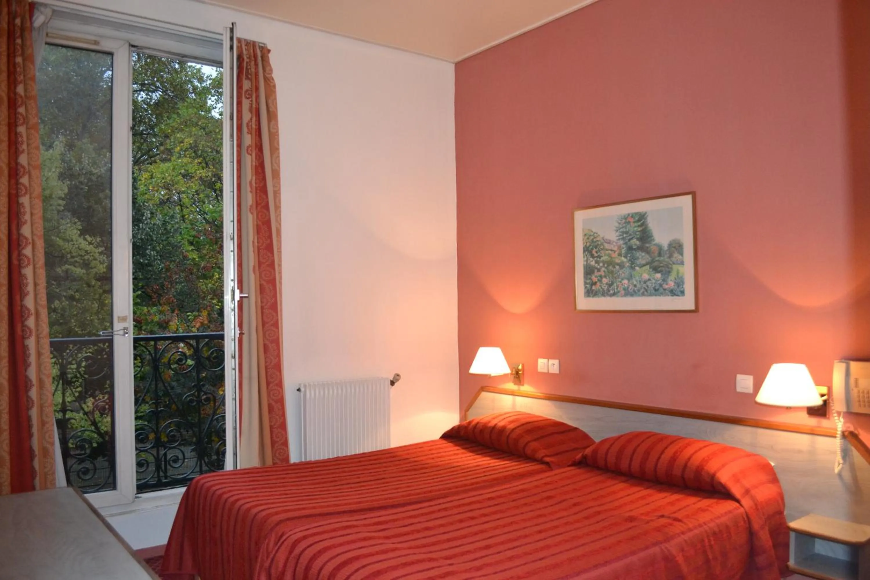 Spring, Bed in Hotel William's Opera