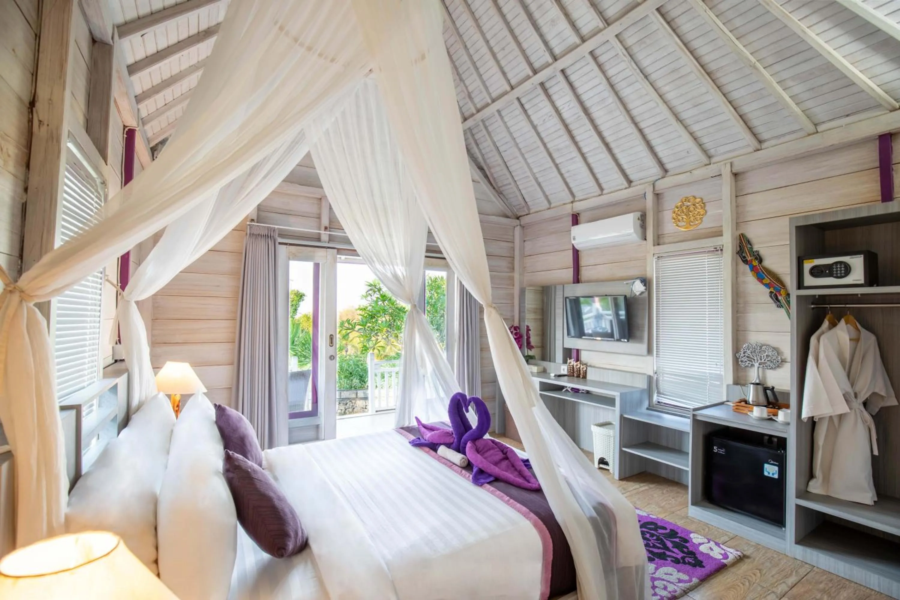 Bed in Akusara Jungle Resort And Spa