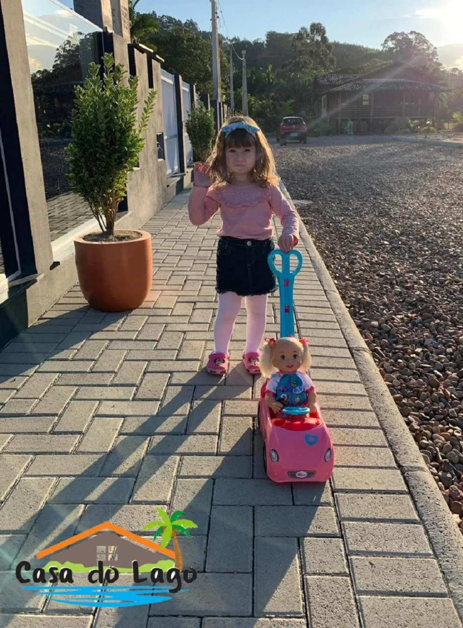 children in Casa do Lago - Condomínio de Casas para aluguel diário e de Temporada