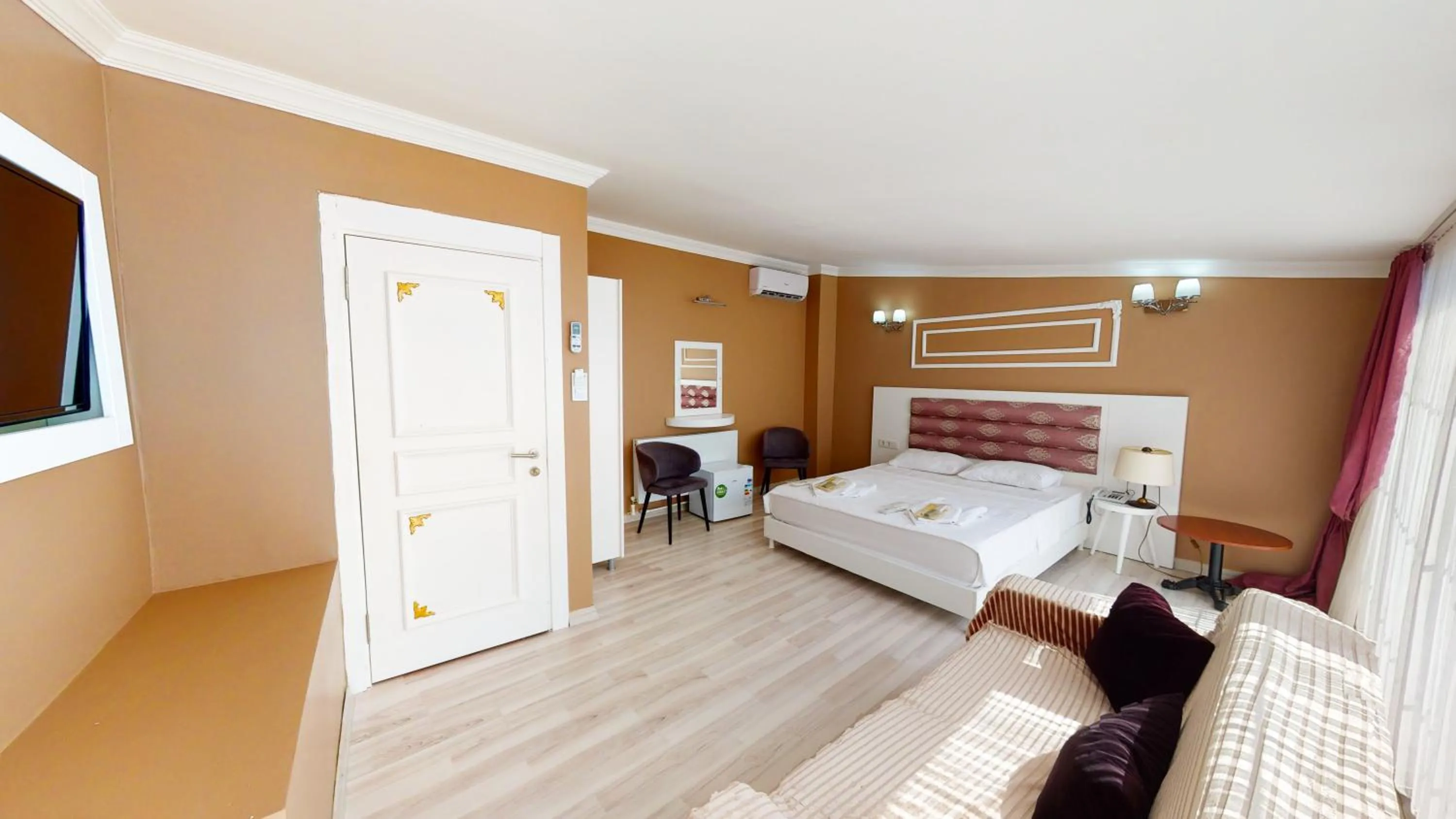 Bedroom, Bed in The Wolf Hotel