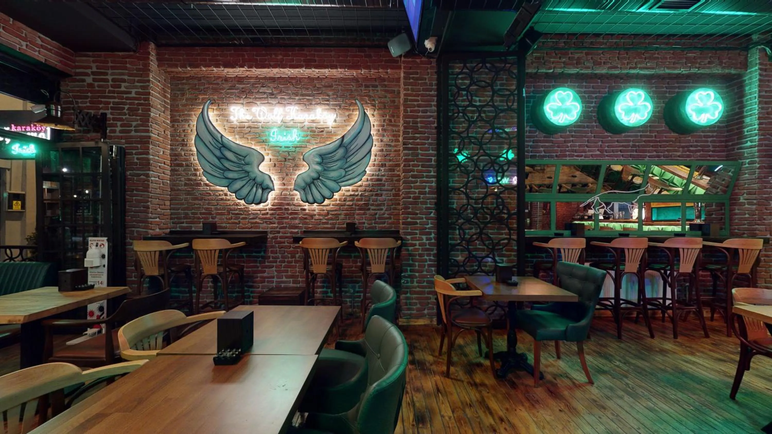 Restaurant/places to eat in The Wolf Hotel