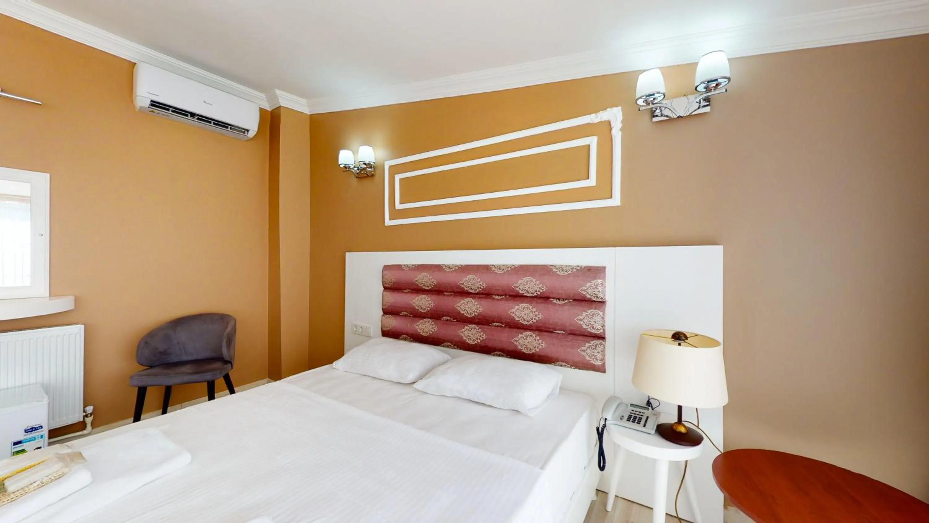 Bedroom, Bed in The Wolf Hotel