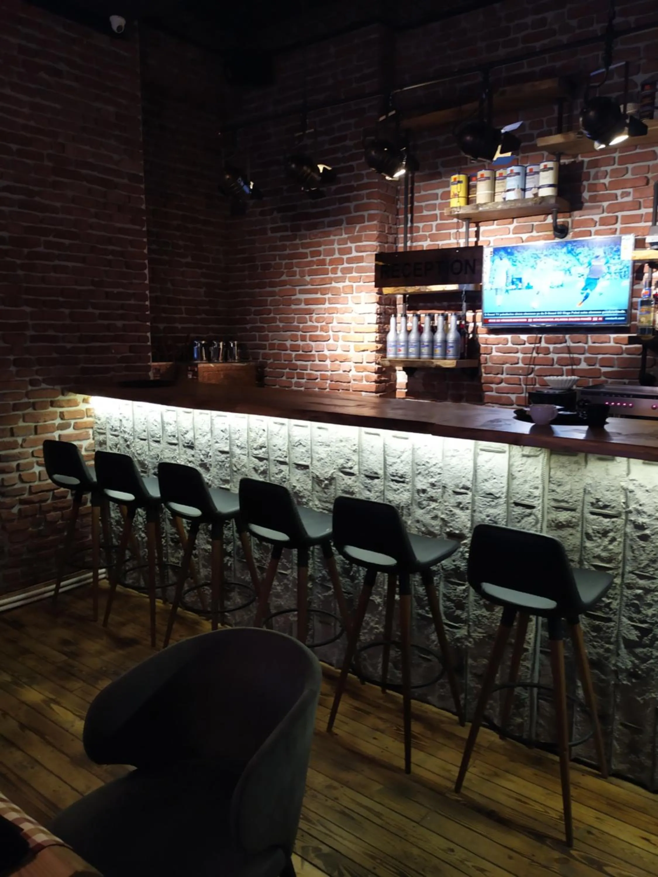 Restaurant/places to eat in The Wolf Hotel