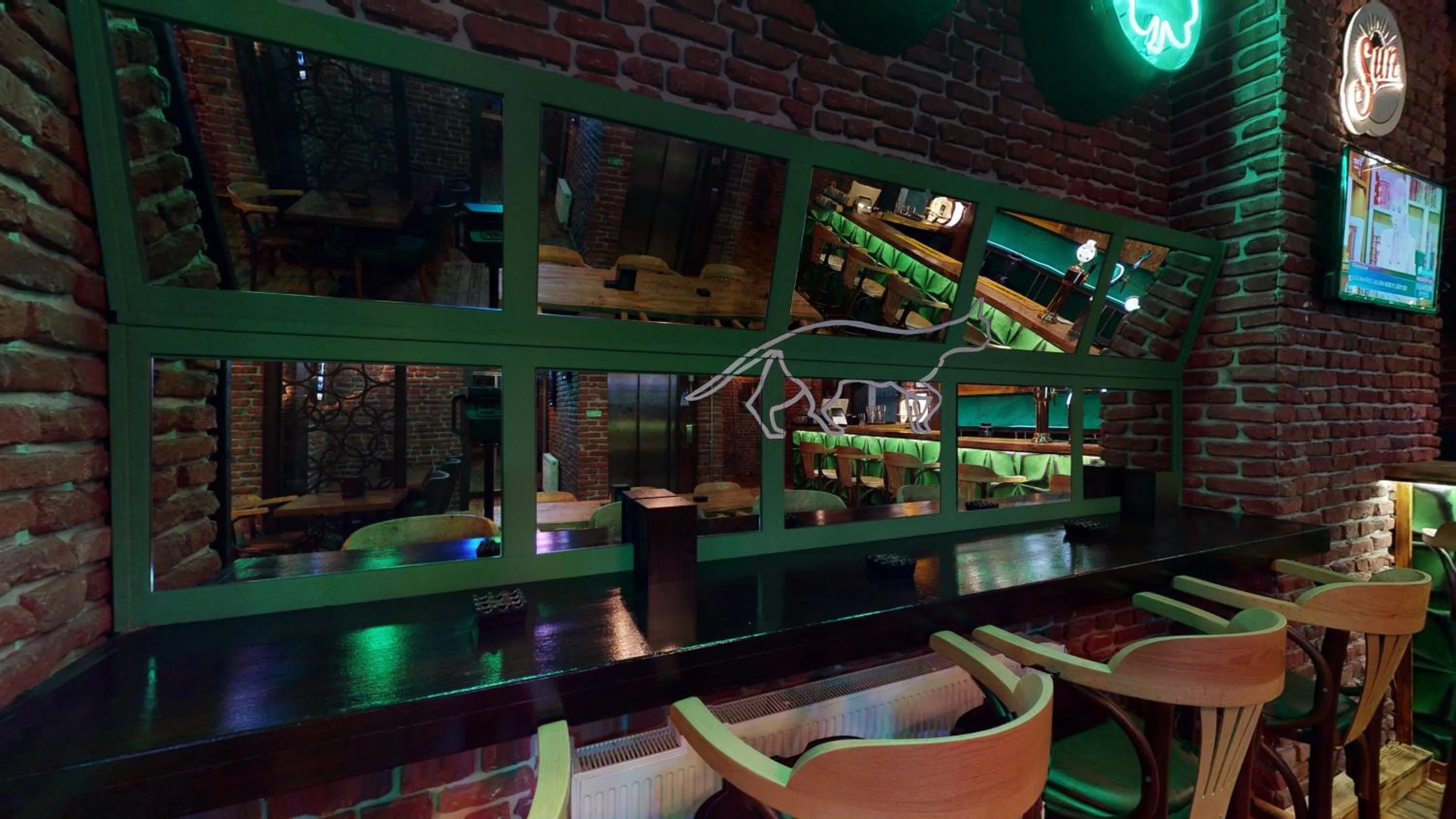 Restaurant/places to eat in The Wolf Hotel