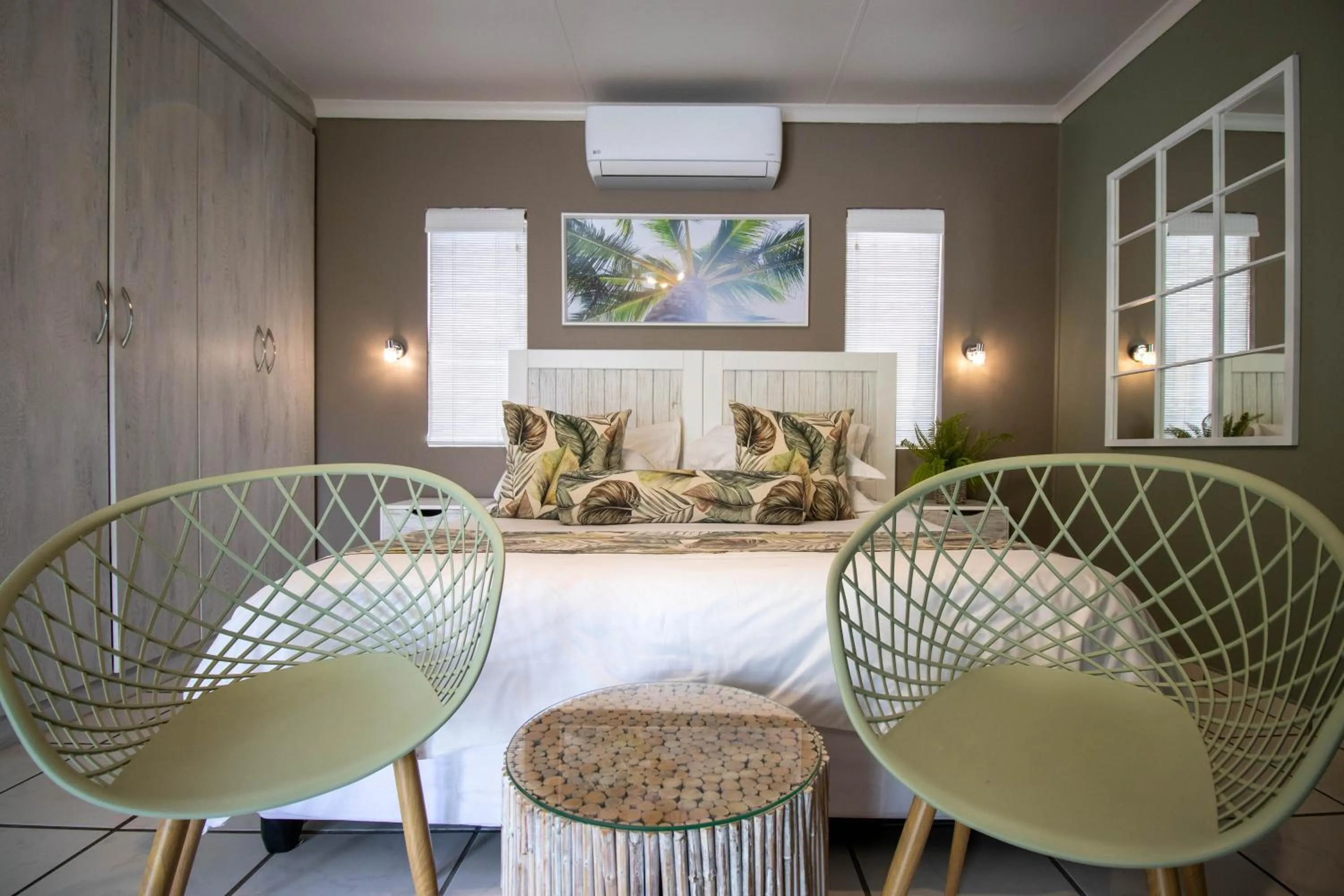 Shower in Club Cocomo