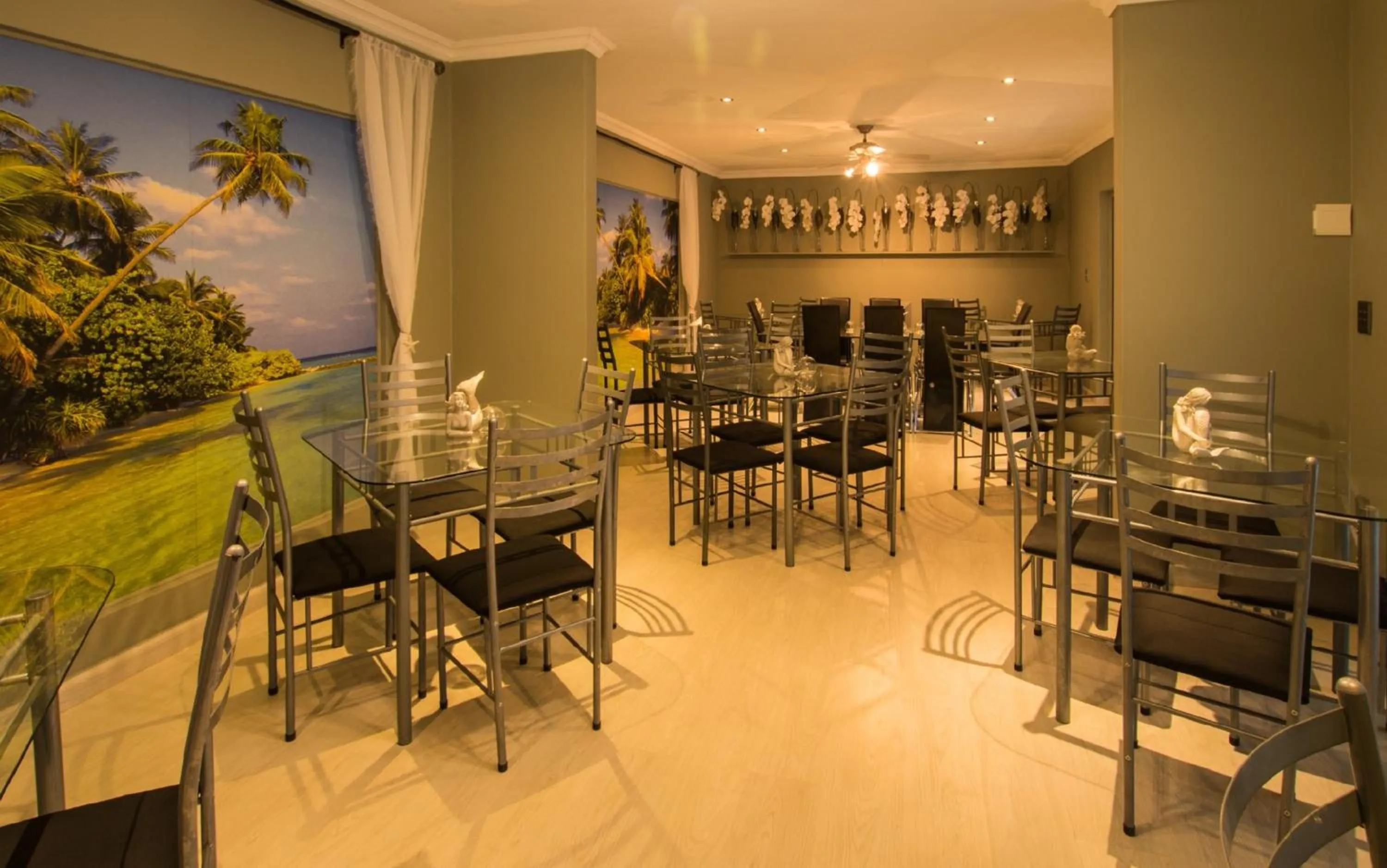 Dining area in Club Cocomo