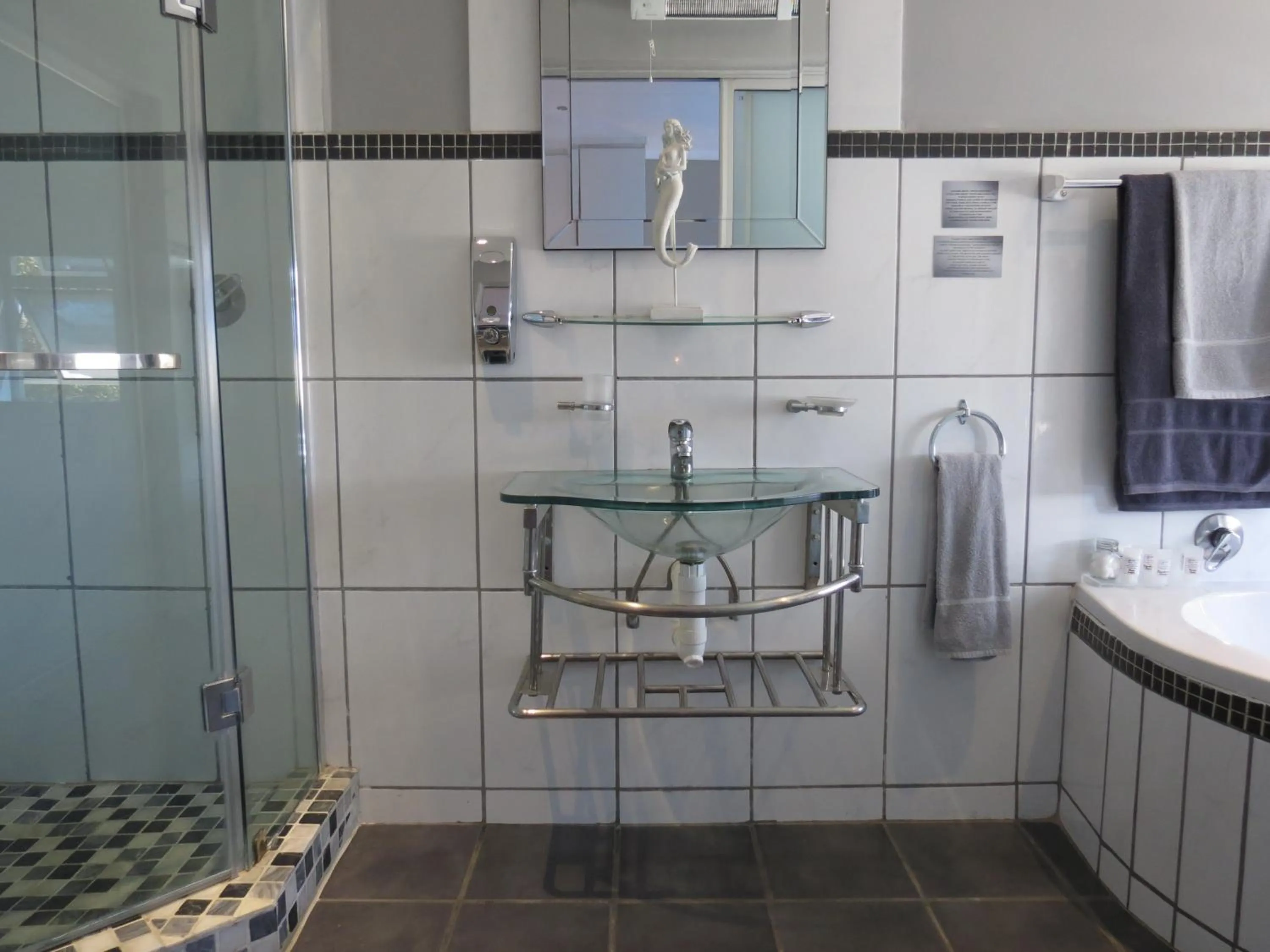 Shower in Club Cocomo