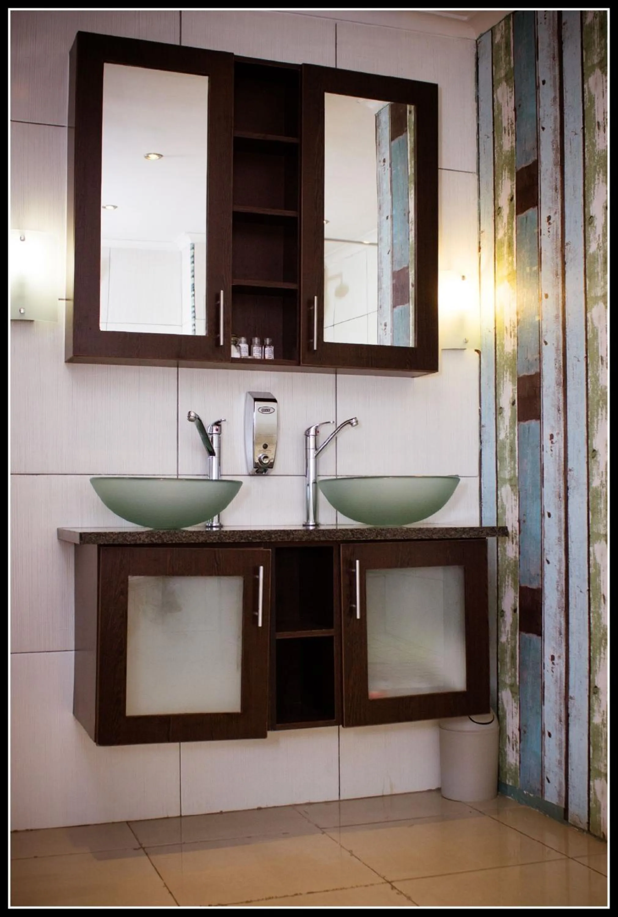 Bathroom in Club Cocomo