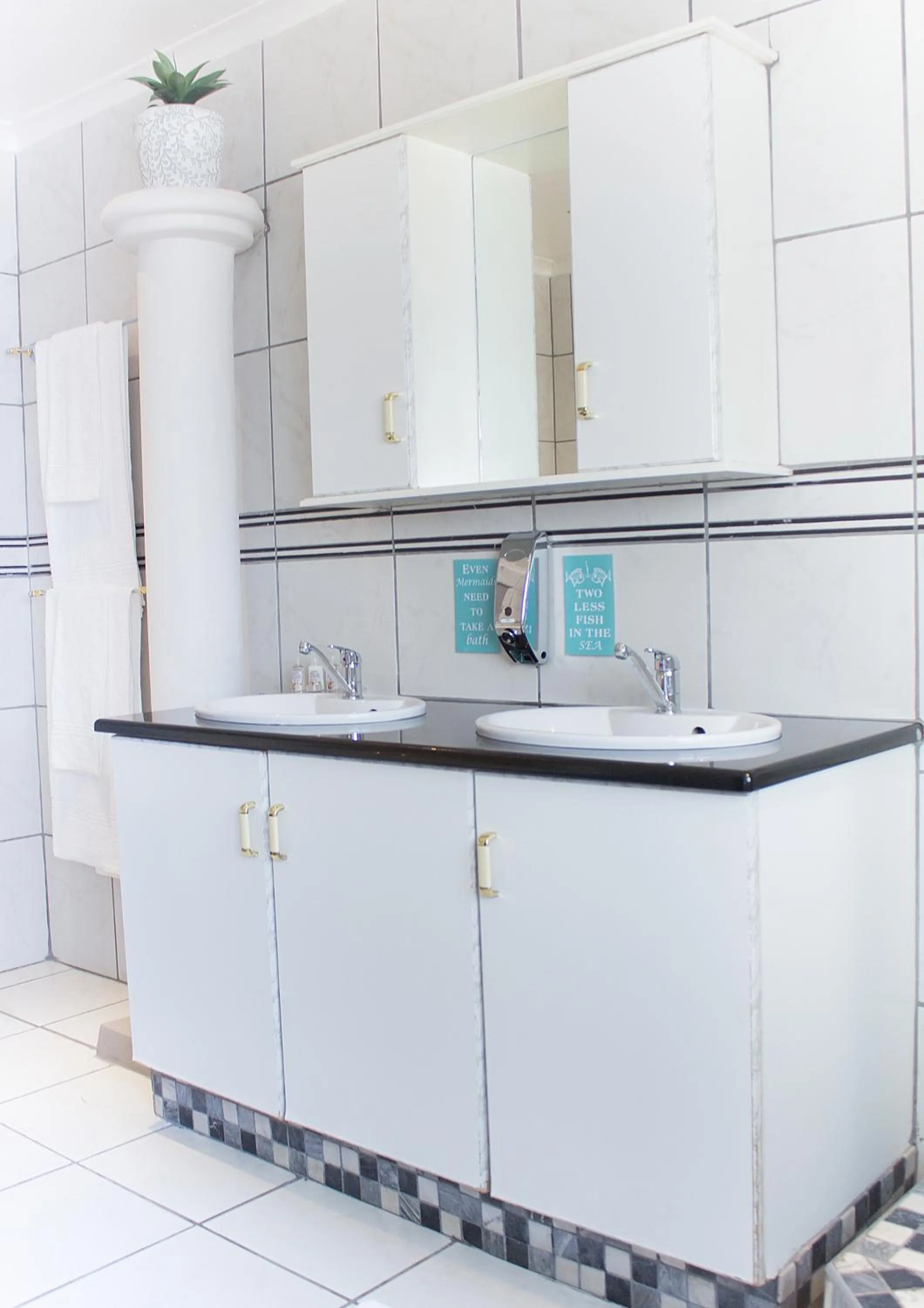 Shower in Club Cocomo