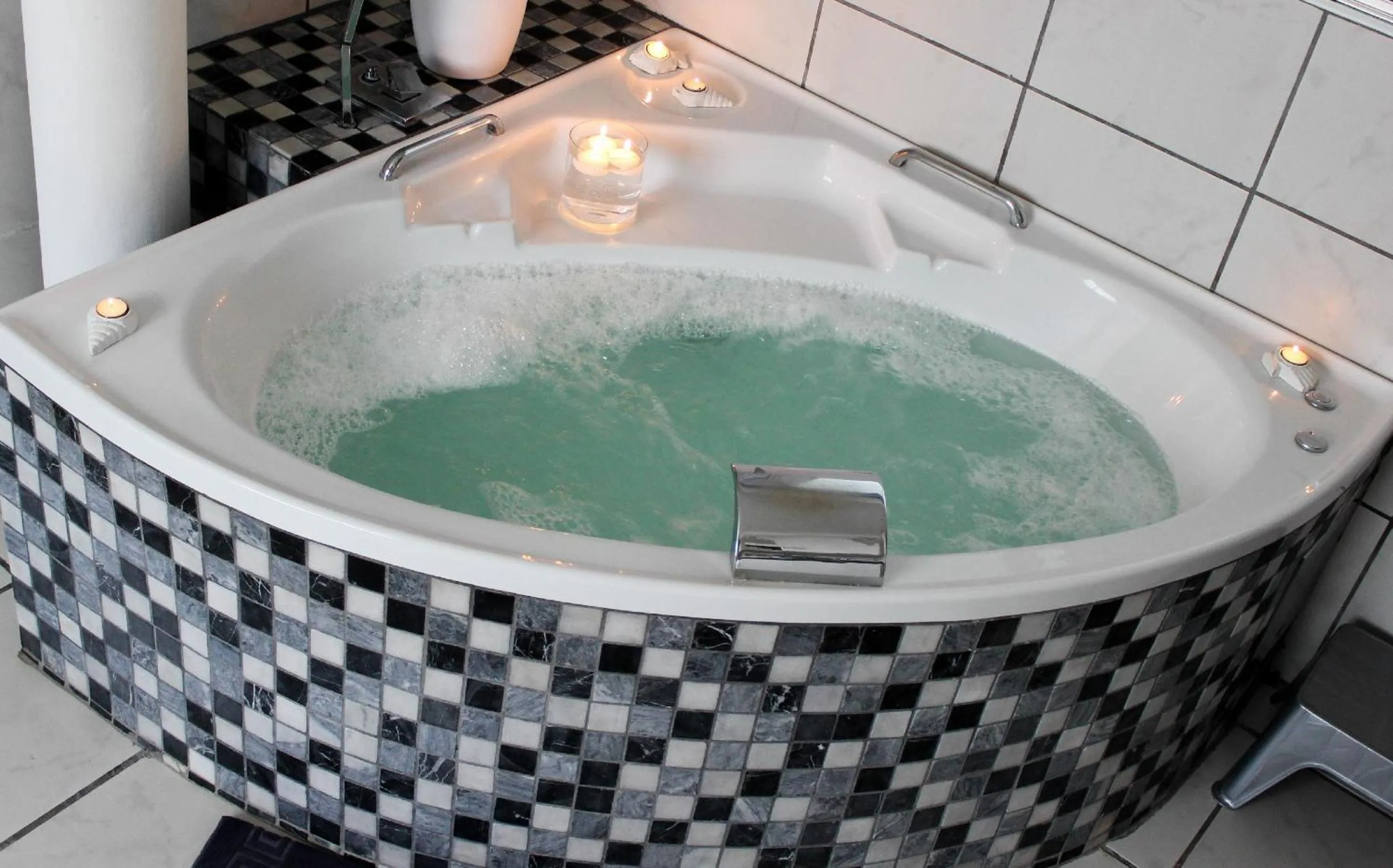 Shower in Club Cocomo