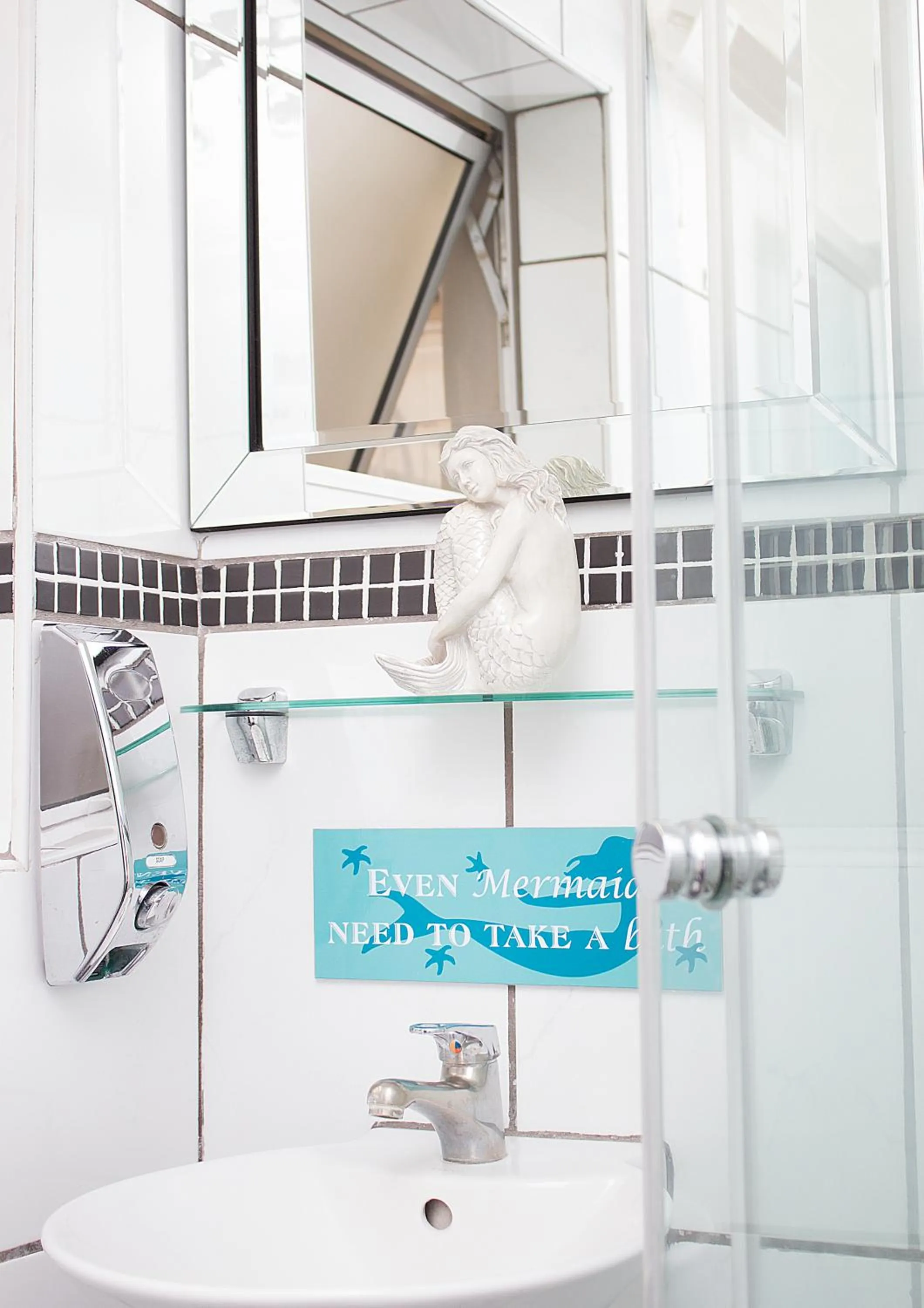 Shower in Club Cocomo