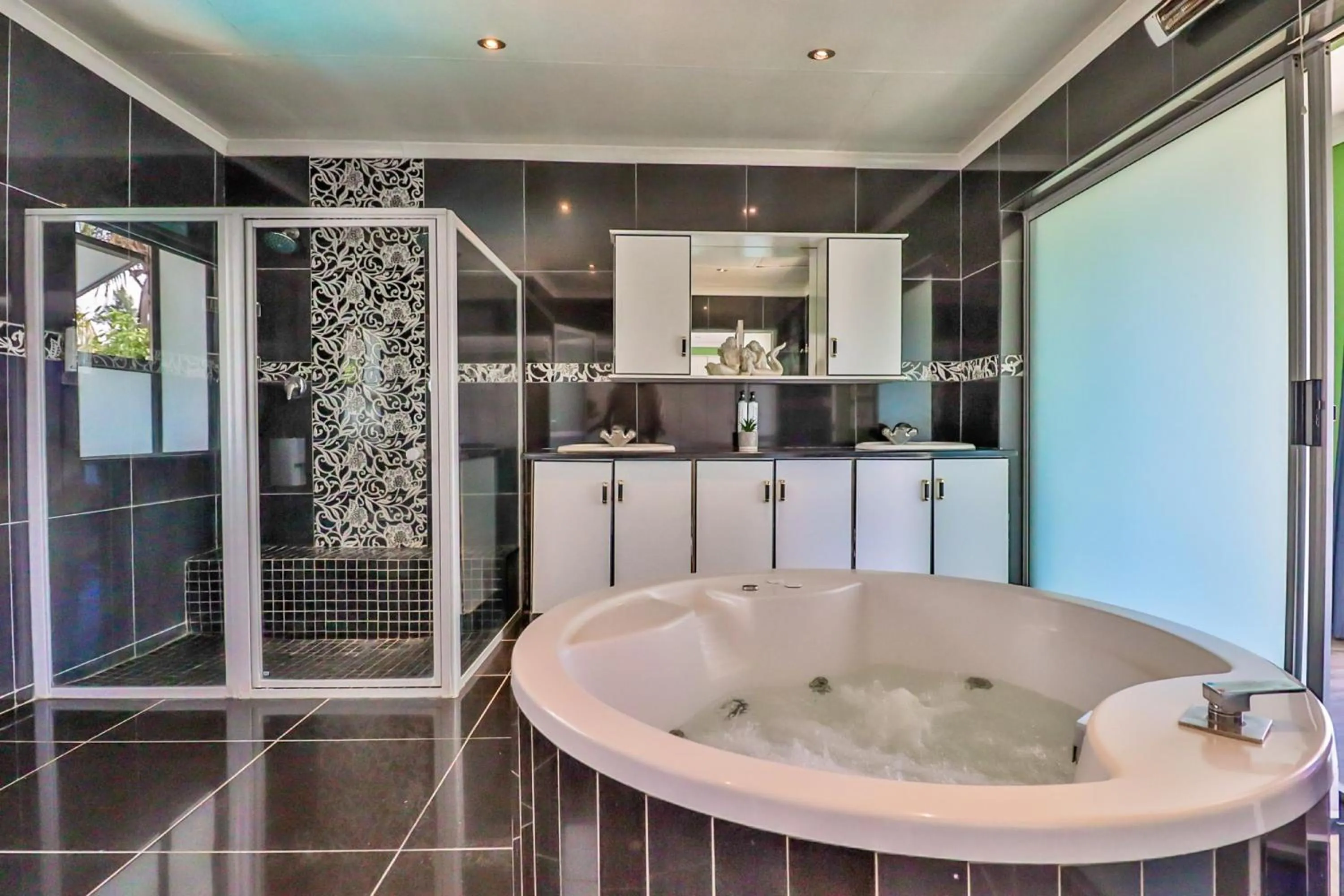 Shower in Club Cocomo