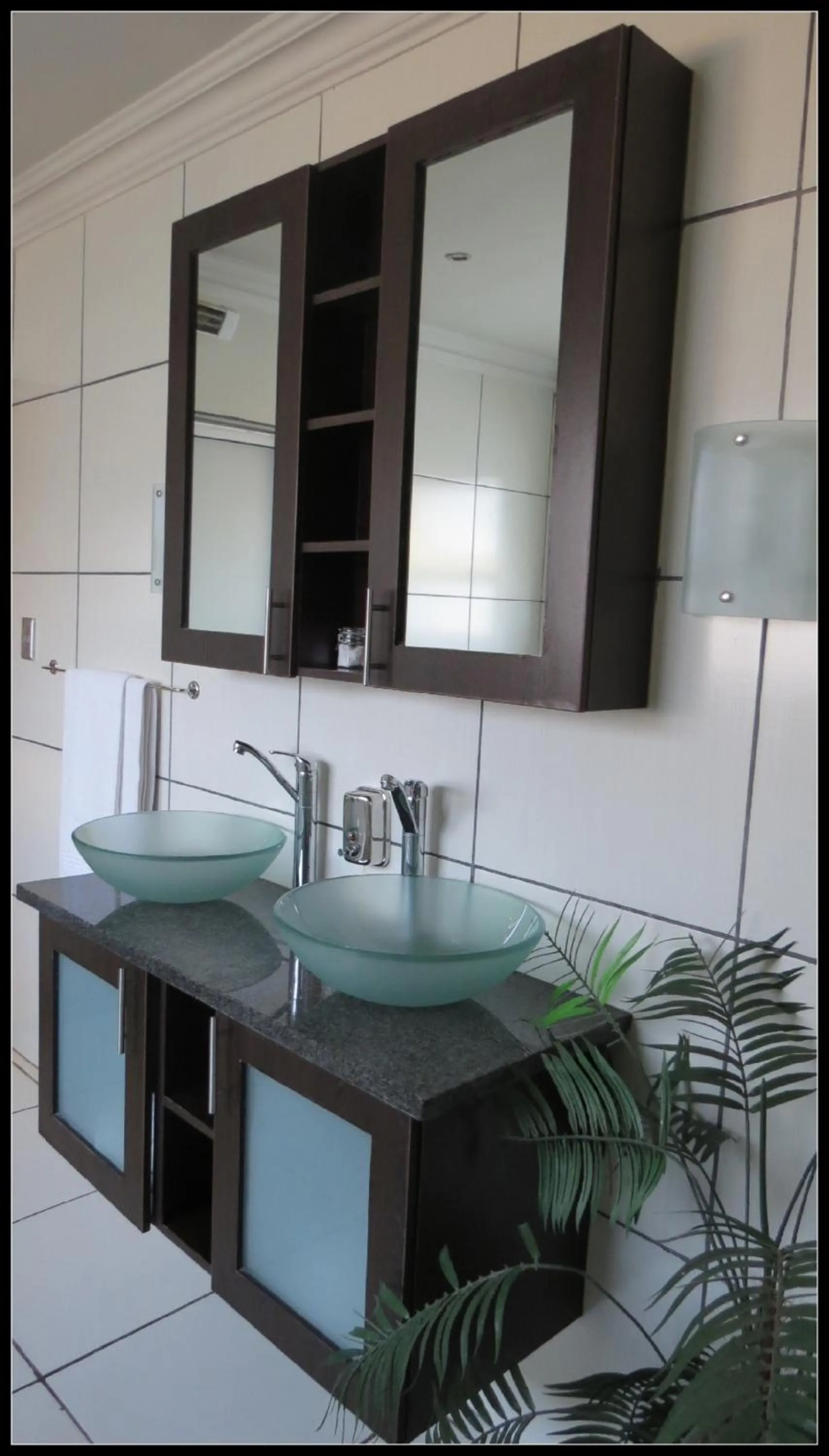 Shower in Club Cocomo