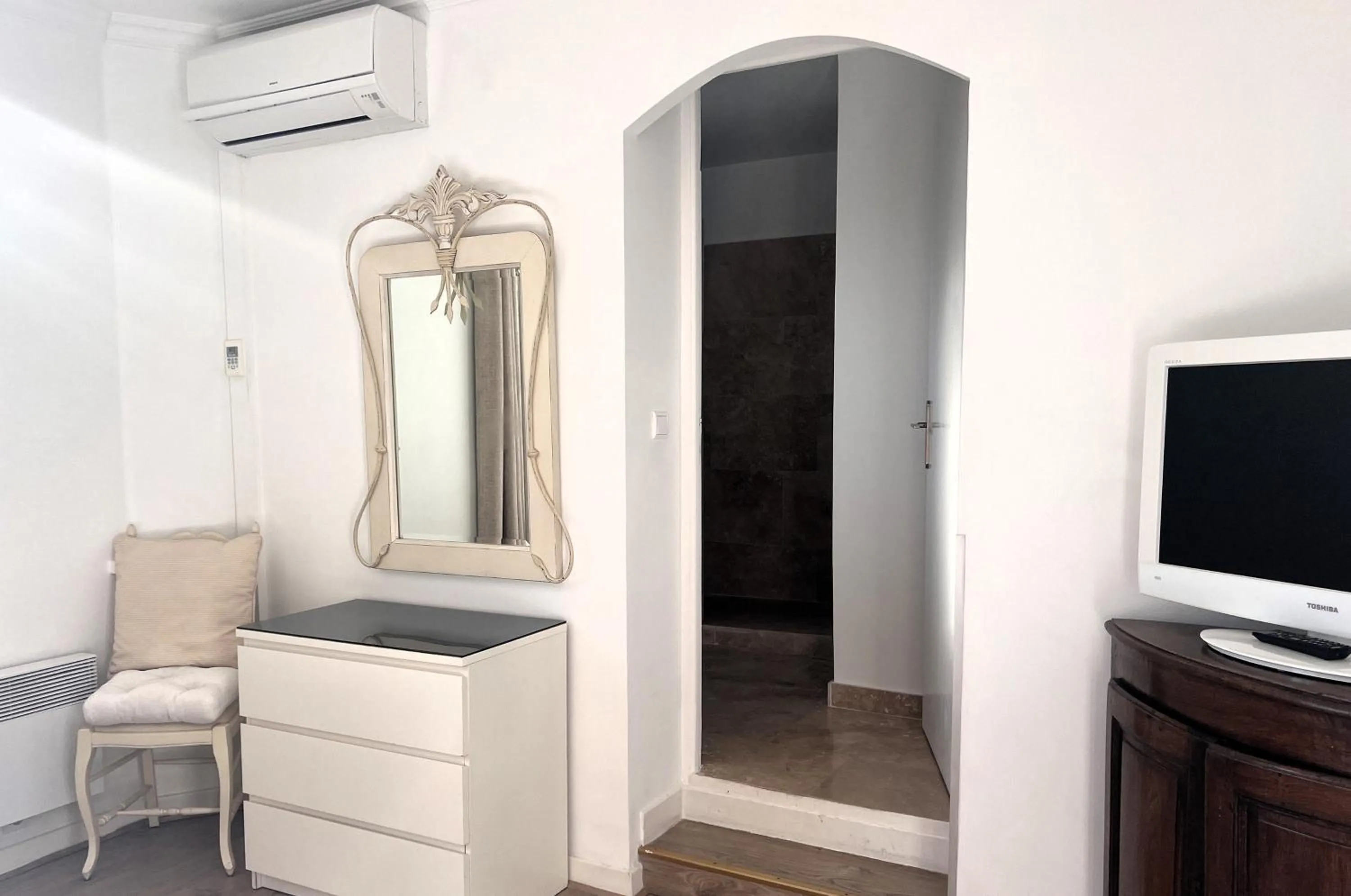 Photo of the whole room in Hôtel Beau Site - Cap d'Antibes