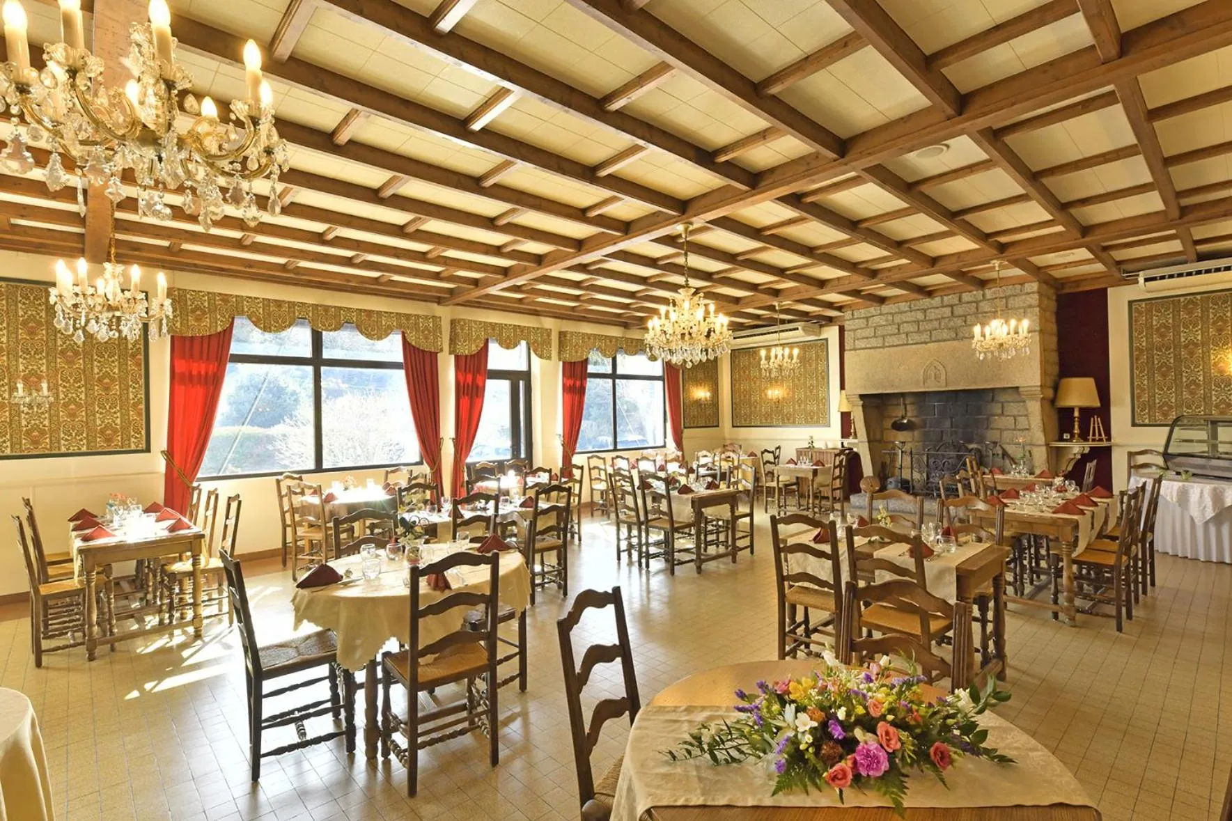 Dining area in Les Portes du Cantal