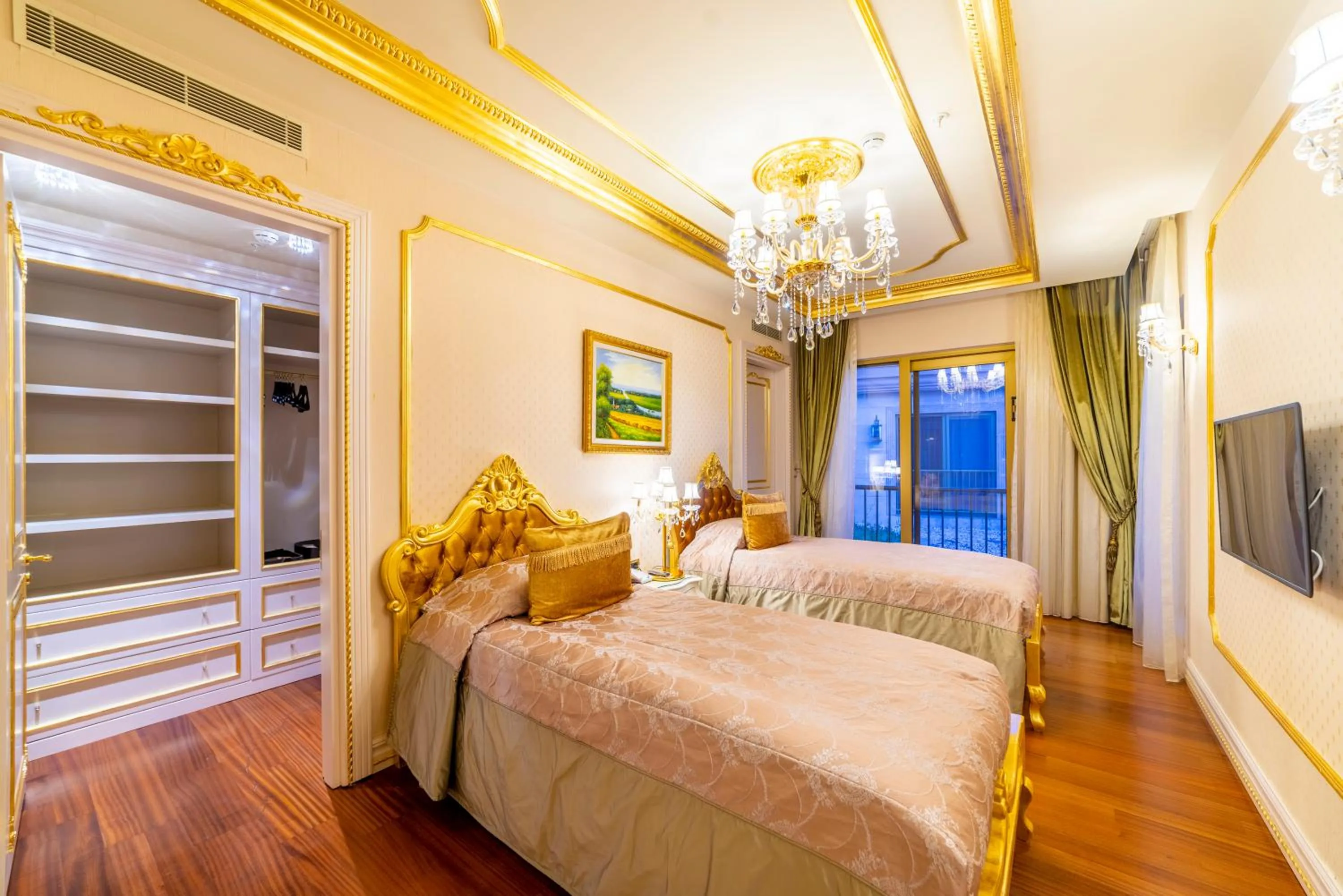 Bedroom, Bed in The Plaza Bodrum