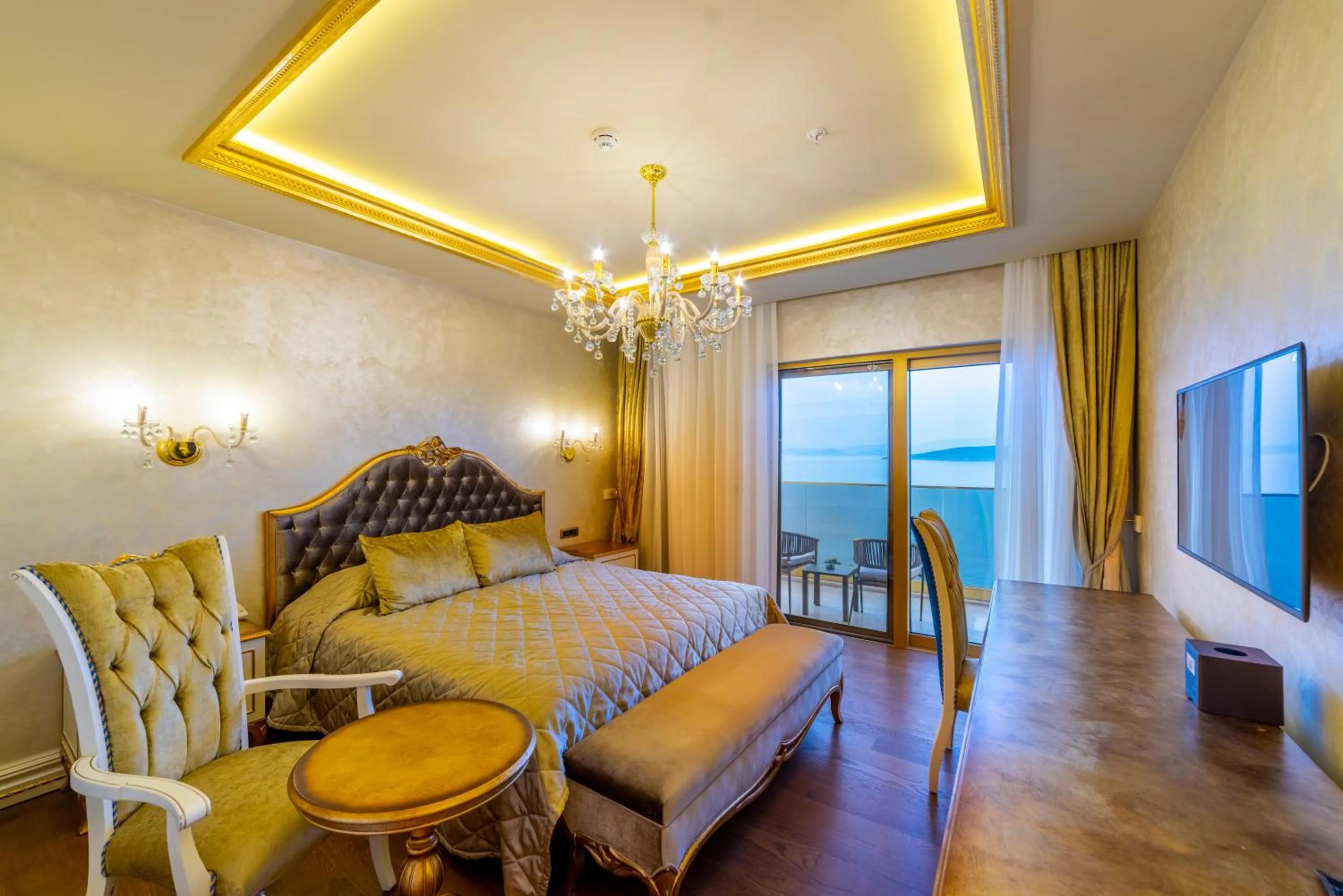 Bedroom, Bed in The Plaza Bodrum