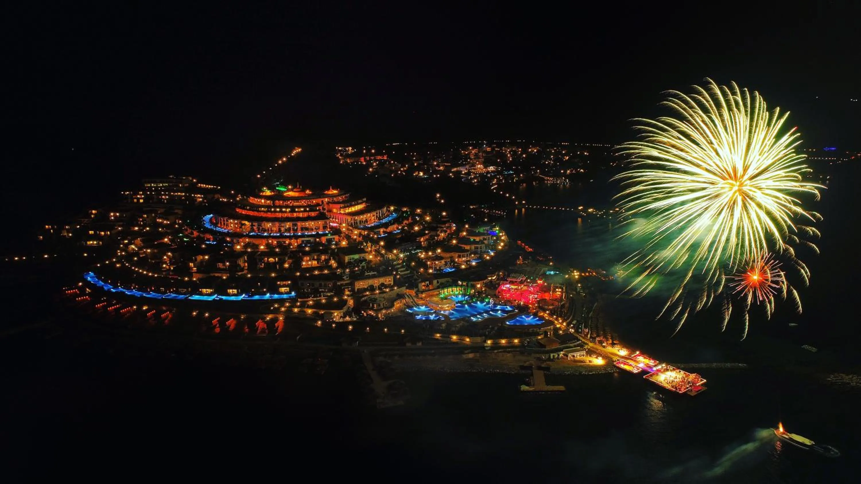 Evening entertainment in The Plaza Bodrum