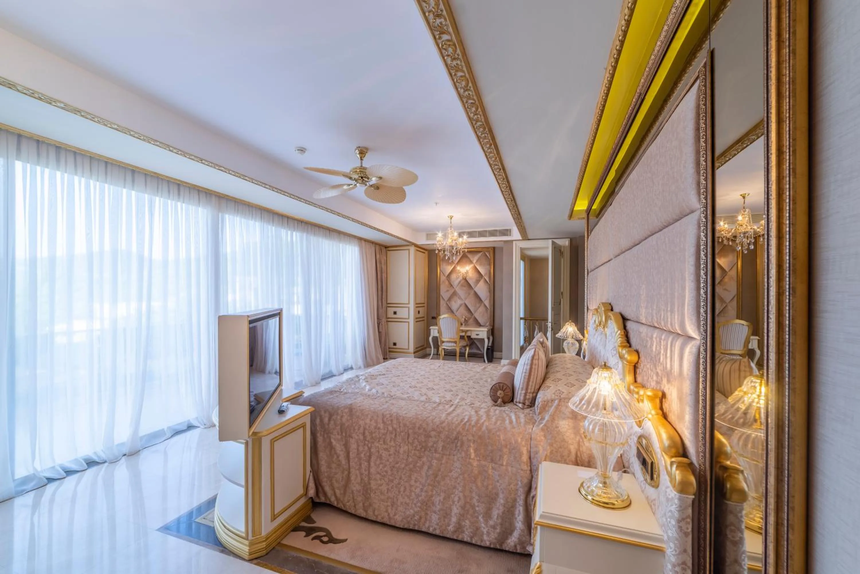 Bedroom, Bed in The Plaza Bodrum