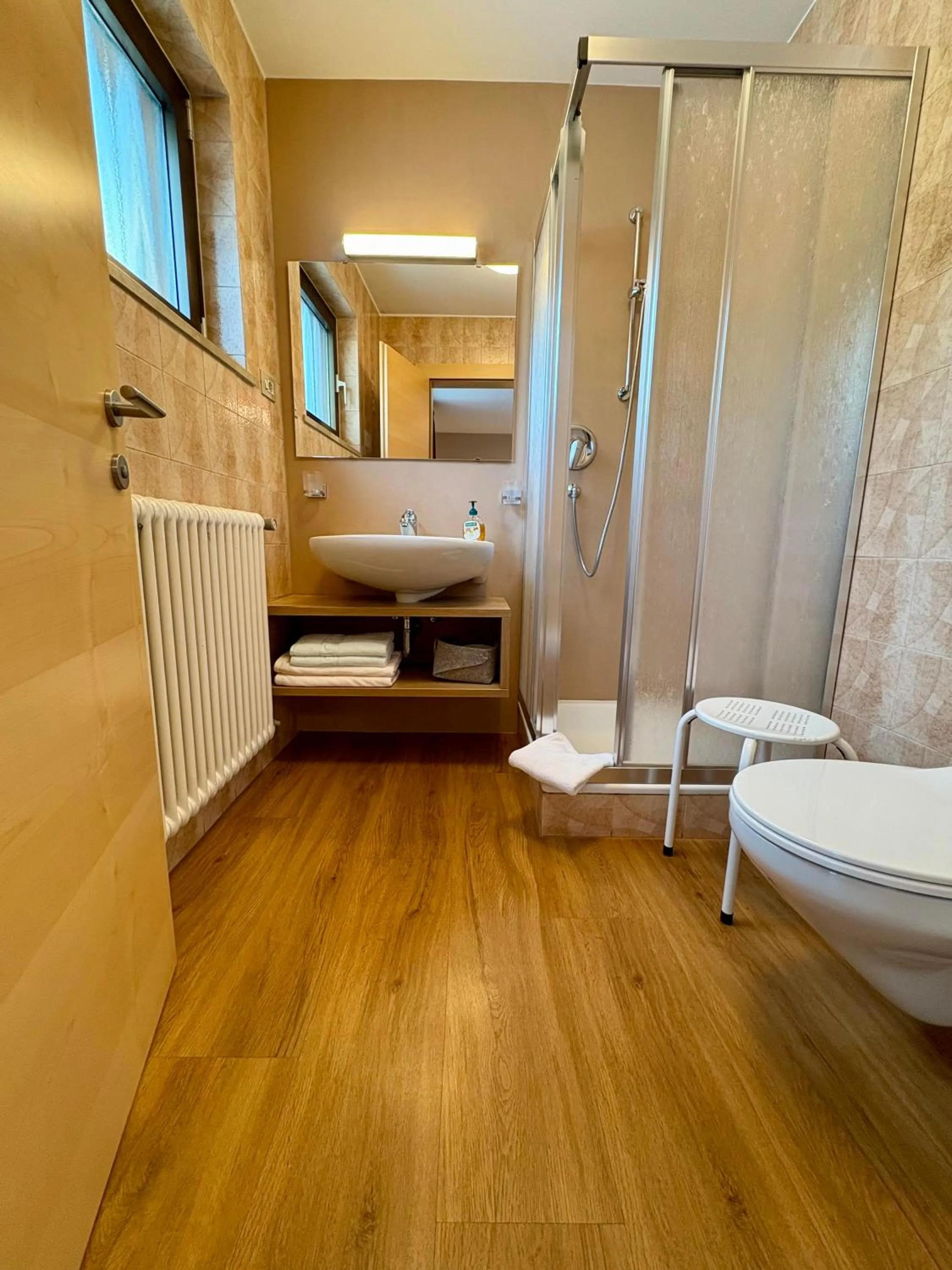 Bathroom, Bed in Garni Apparthotel St Valentin