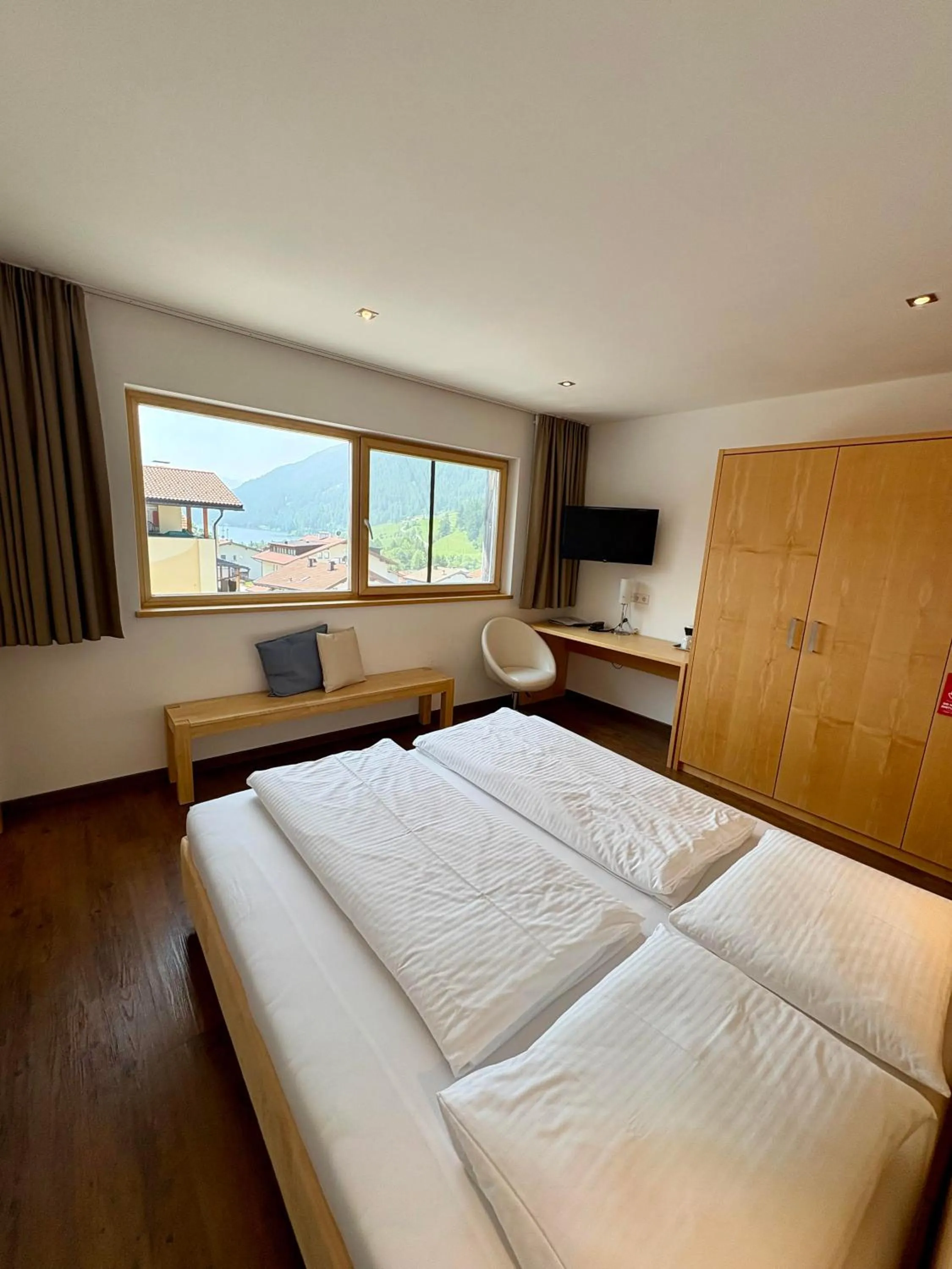 Property building, Bed in Garni Apparthotel St Valentin