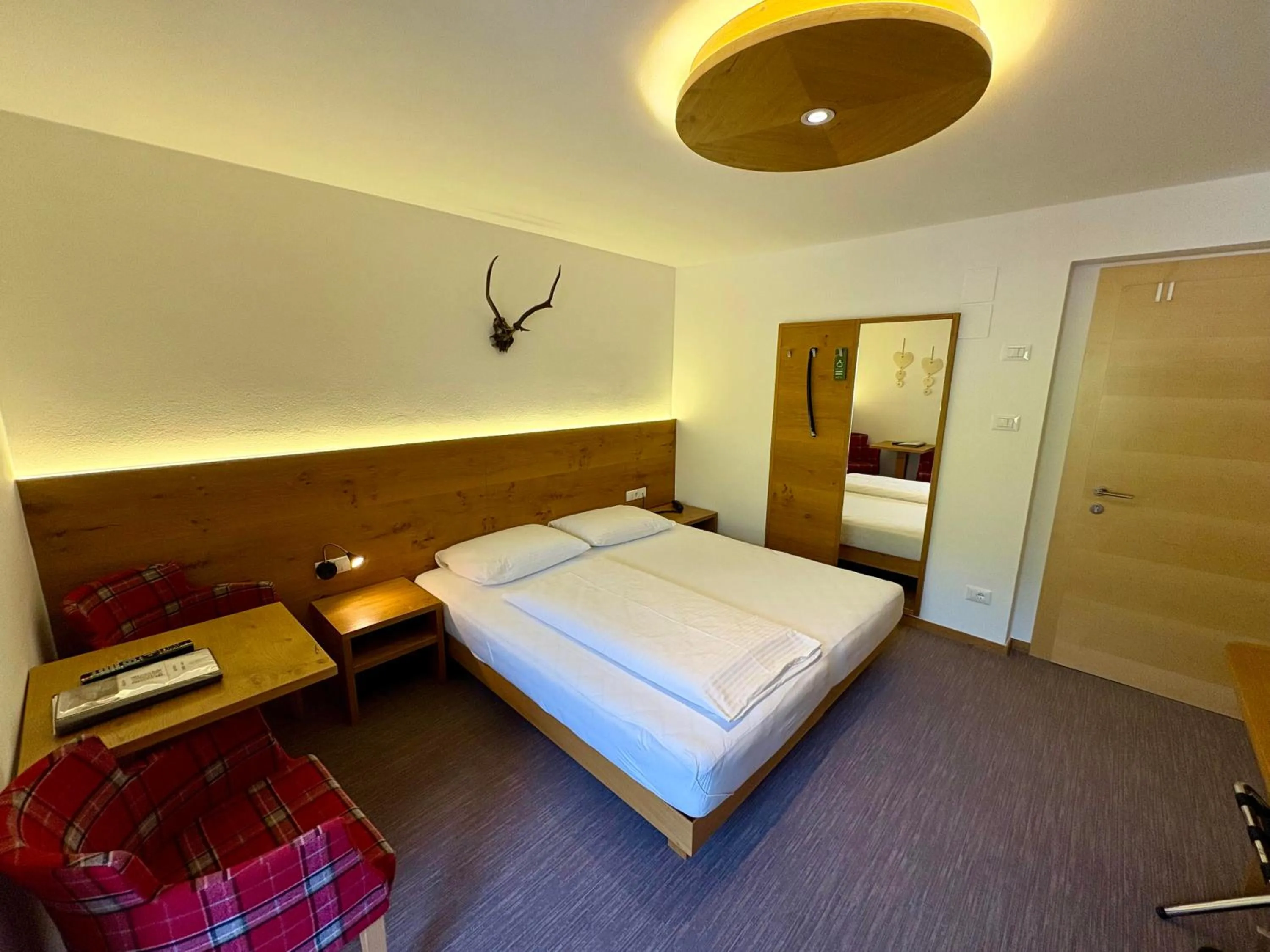 Photo of the whole room, Bed in Garni Apparthotel St Valentin