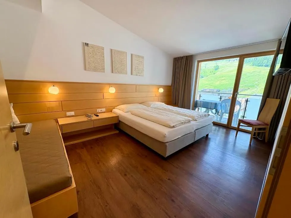 Photo of the whole room, Bed in Garni Apparthotel St Valentin