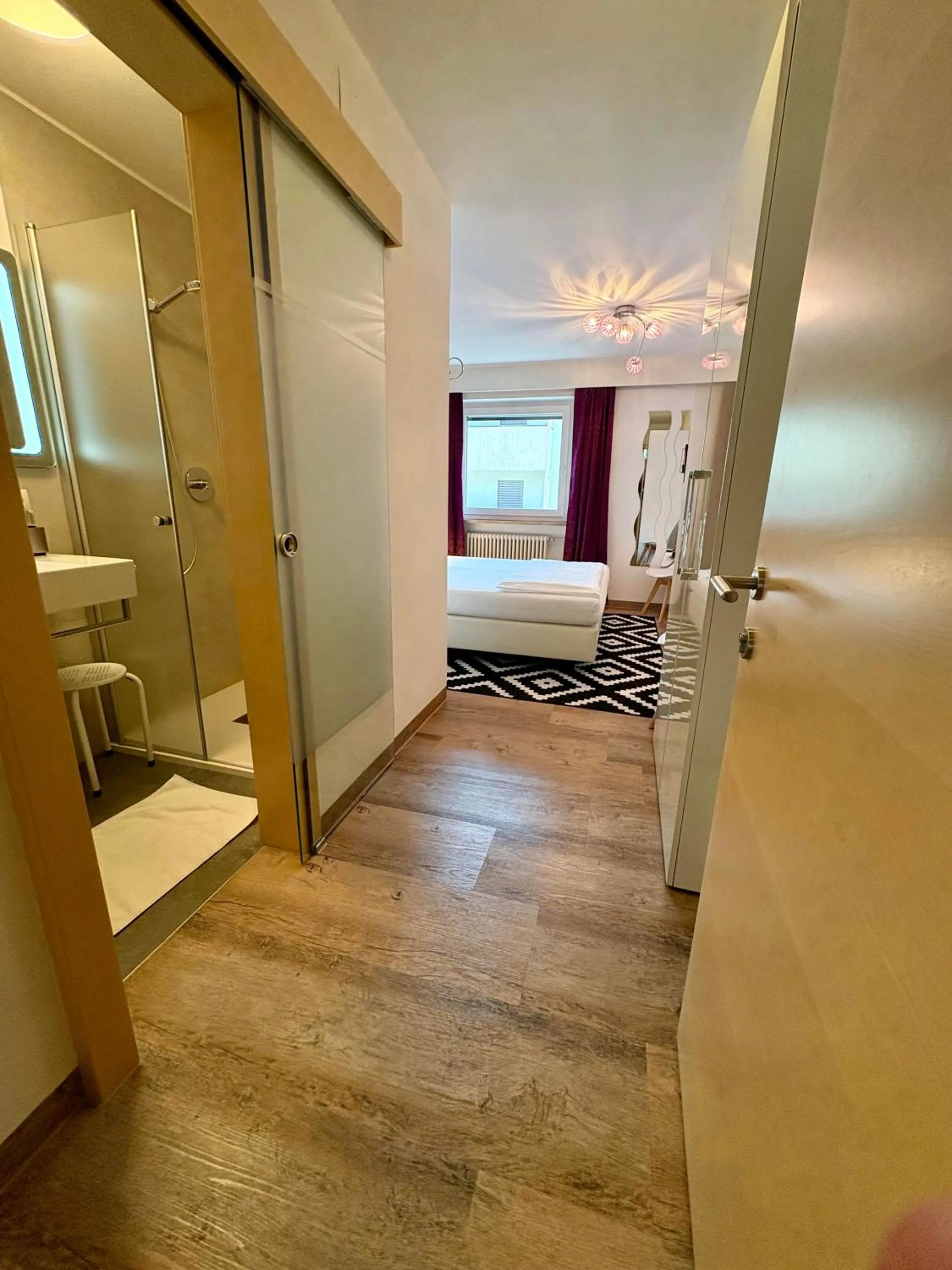 Property building, Bed in Garni Apparthotel St Valentin