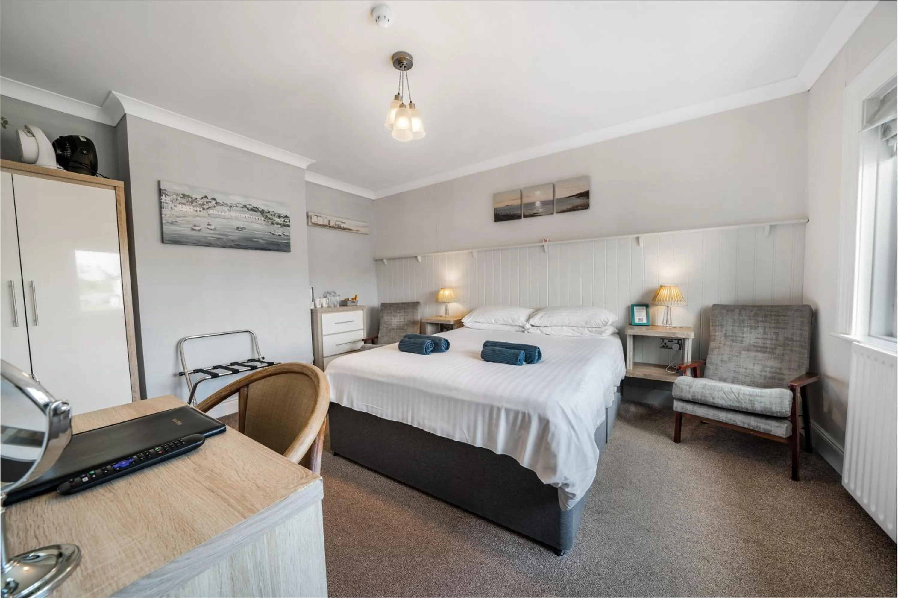 Photo of the whole room, Bed in Anvershiel House