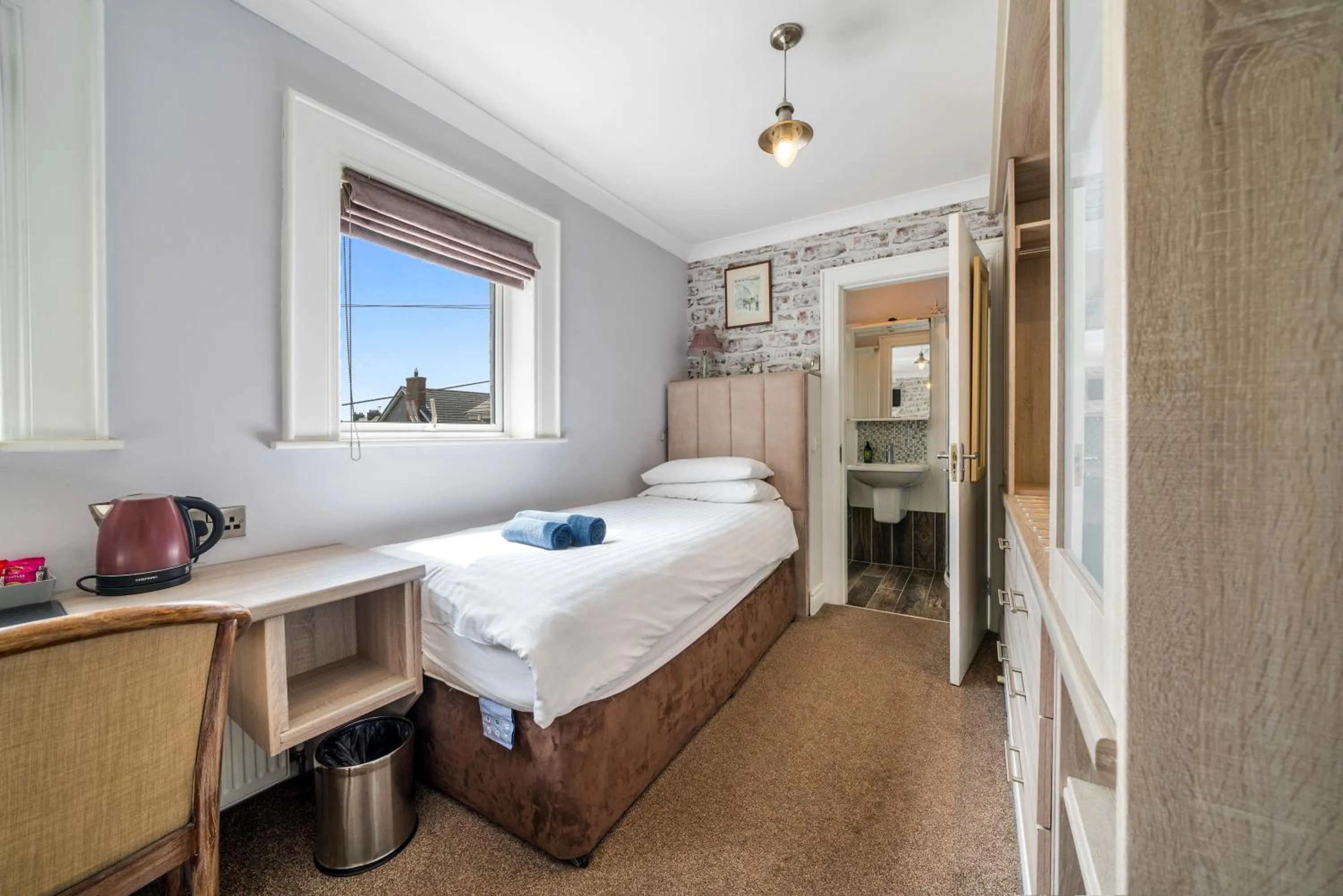 Bedroom, Bed in Anvershiel House