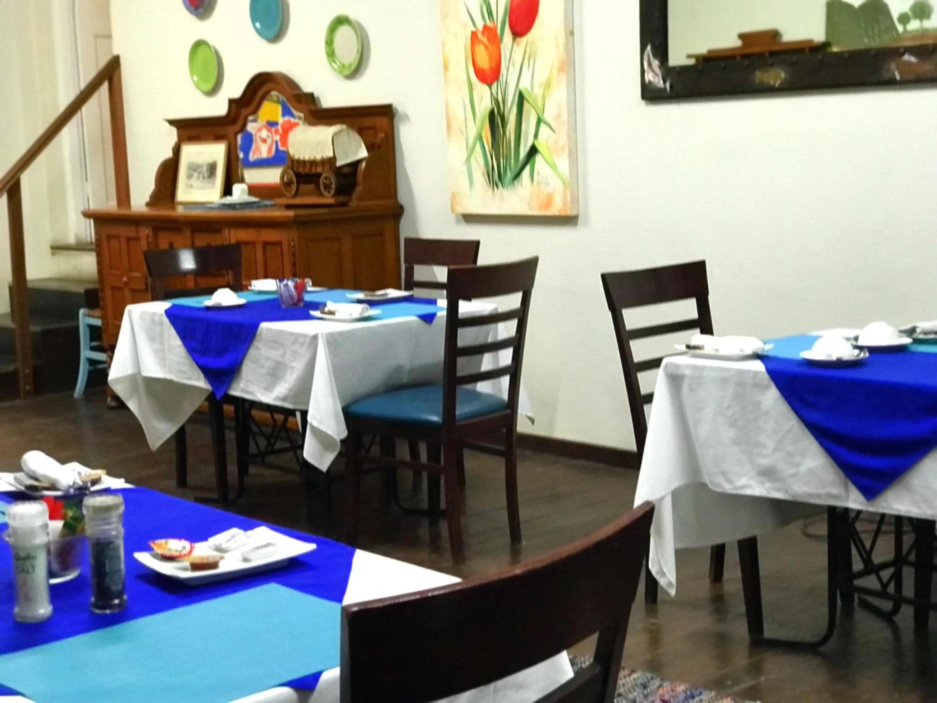 Restaurant/places to eat in Athenian Villa