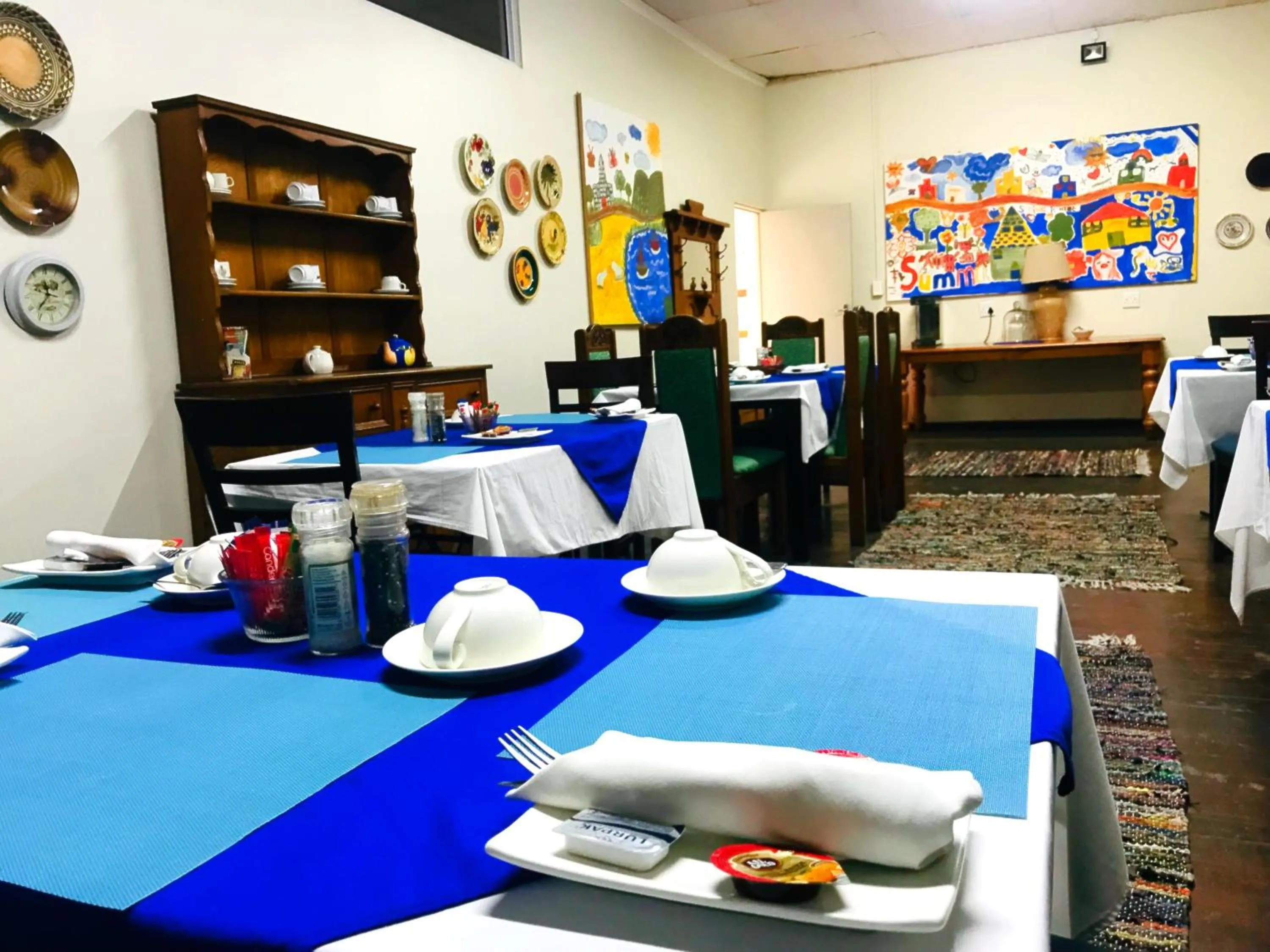 Restaurant/places to eat in Athenian Villa