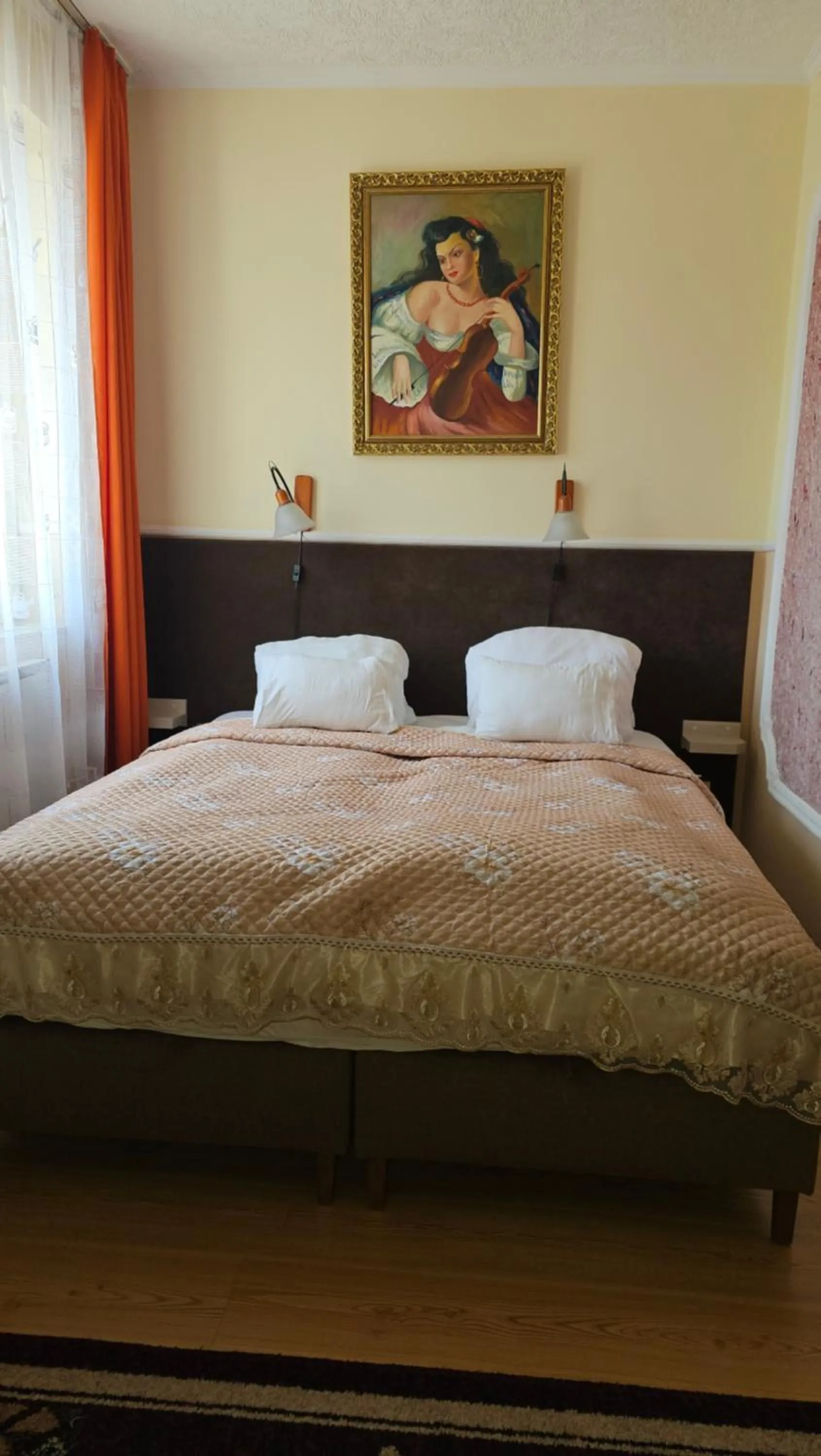 Bed in Parish Bull Hotel