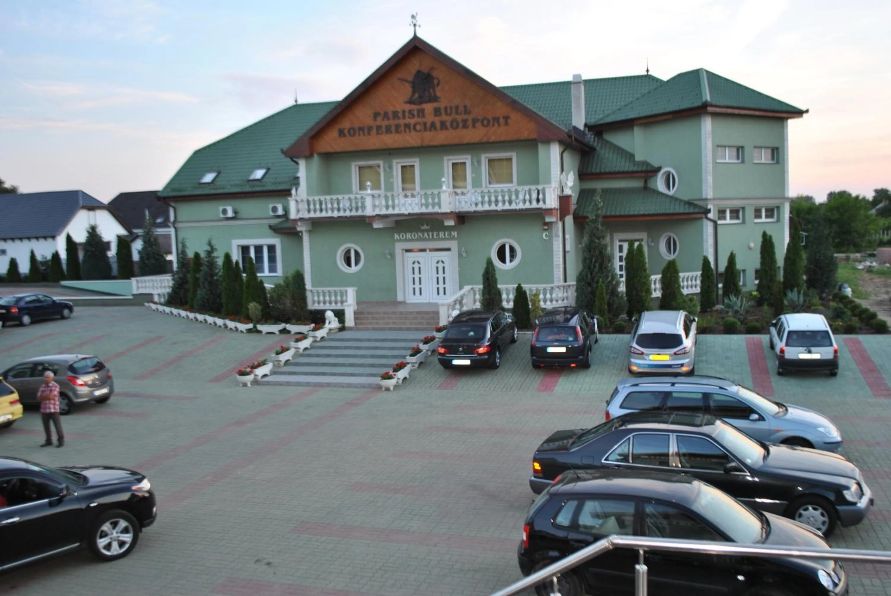 Property building in Parish Bull Hotel