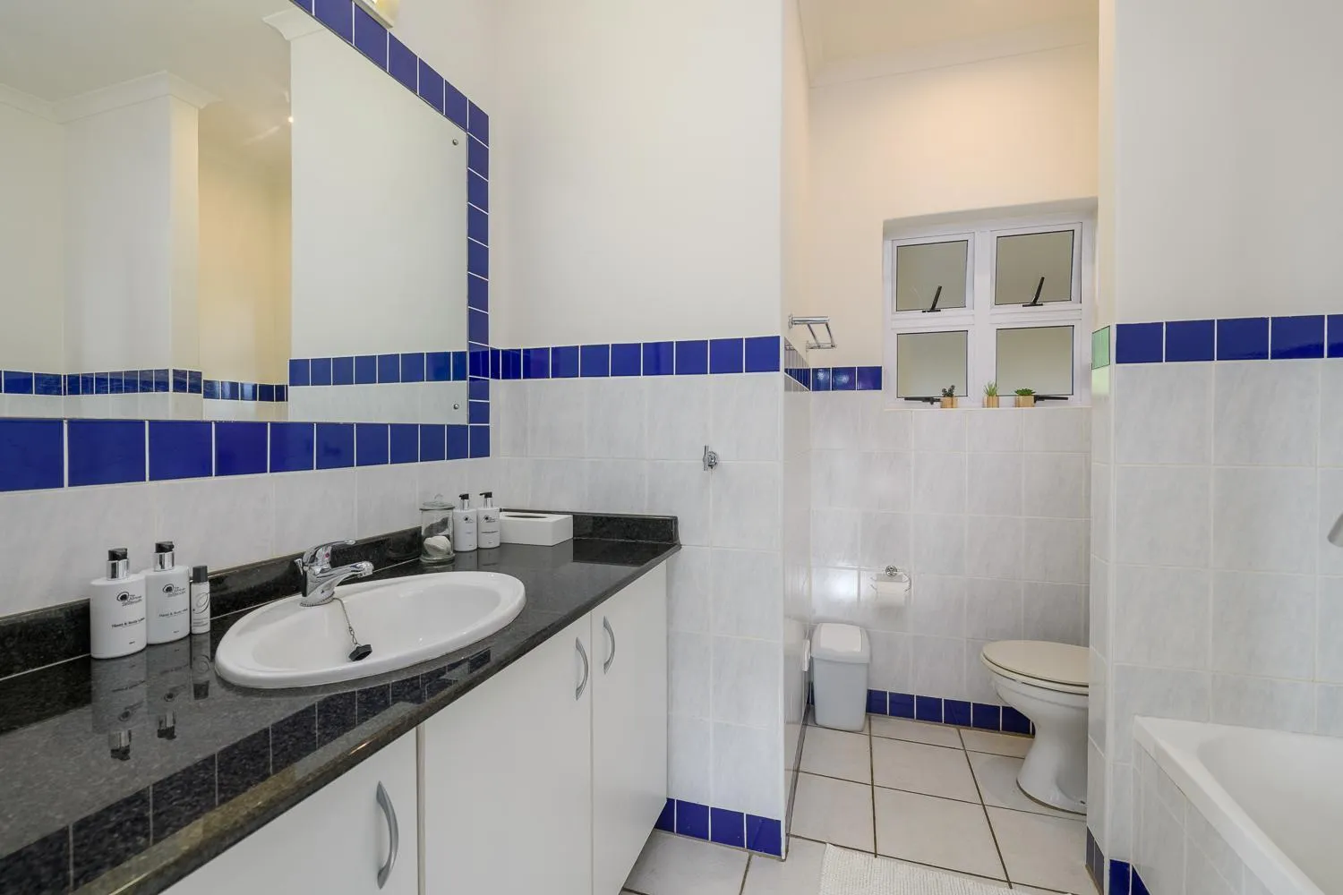 Toilet in Albatross Guesthouse