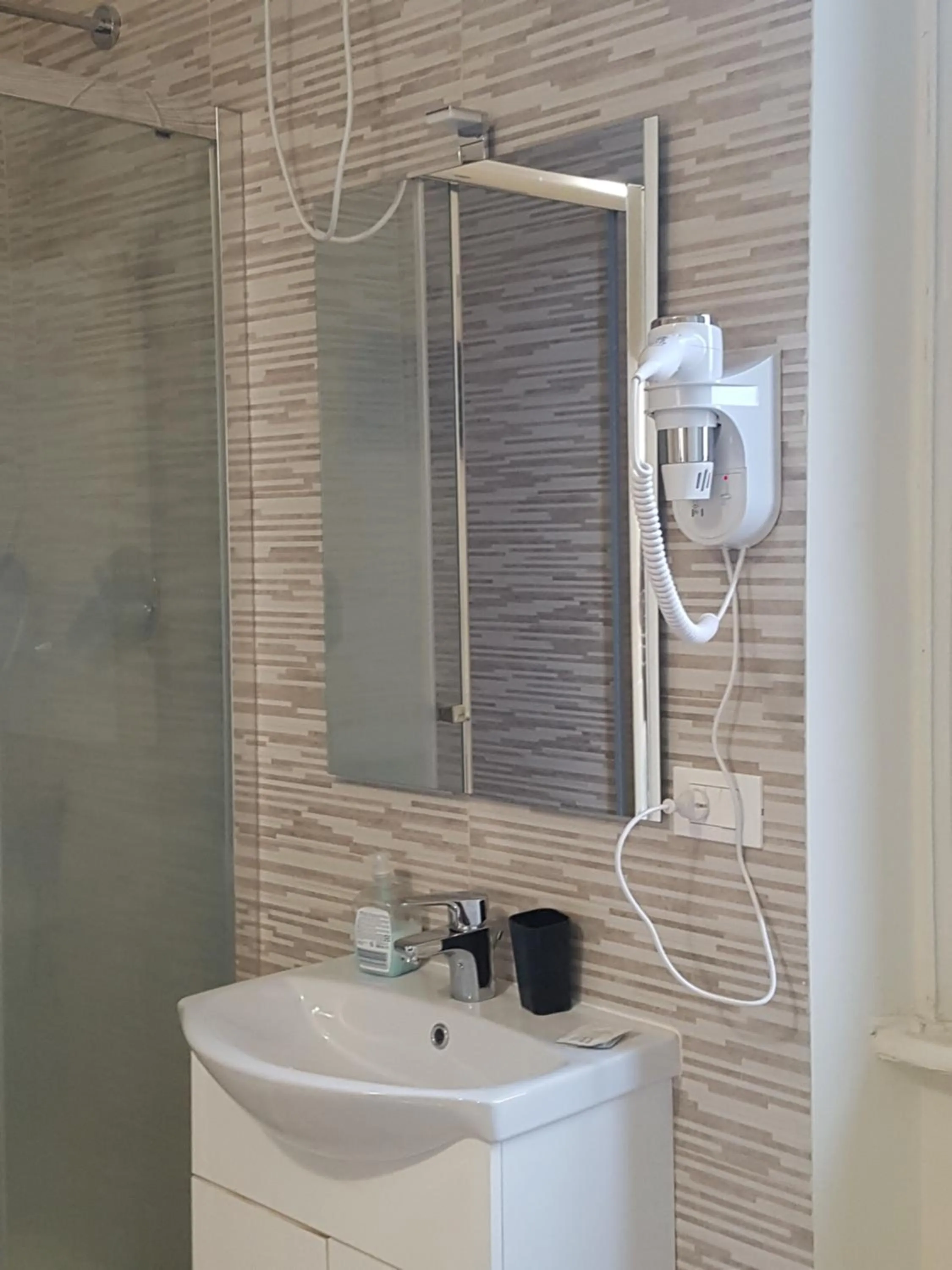 Shower in Hotel Emmy