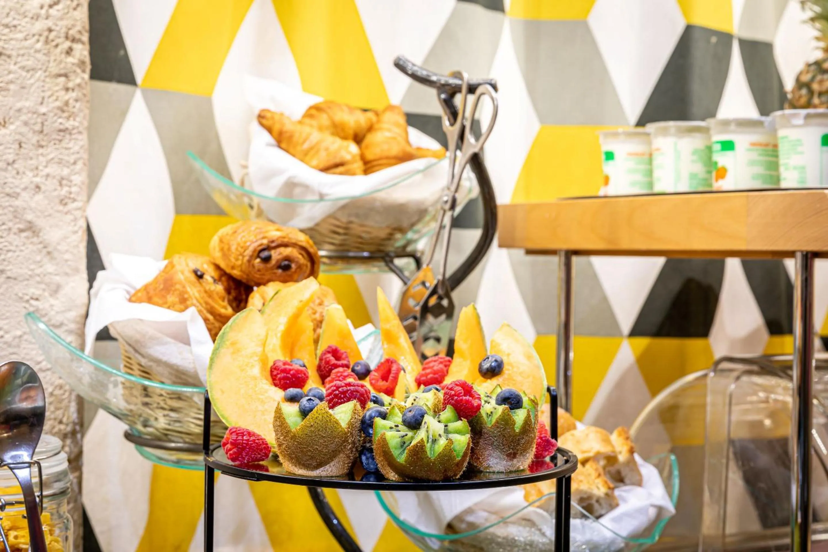 Food and drinks in Hotel Romance Malesherbes by Patrick Hayat